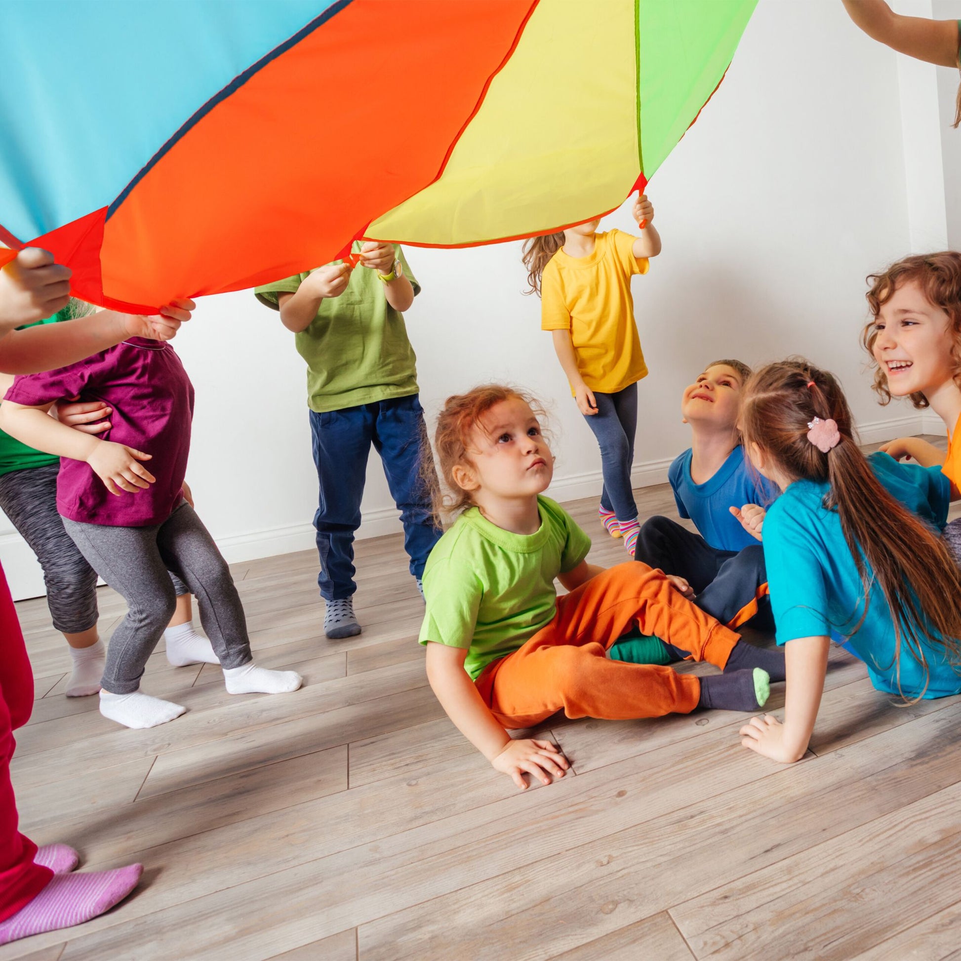 Buntes Schwungtuch 6 m Blau-Grün-Rot von Relaxdays