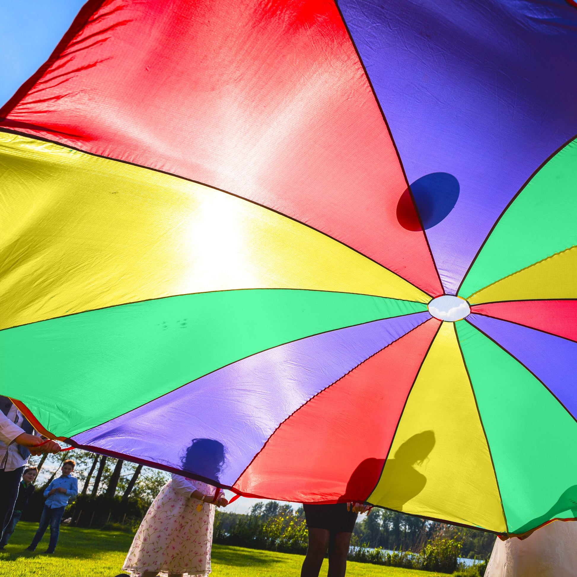 Buntes Schwungtuch 6 m Blau-Grün-Rot von Relaxdays