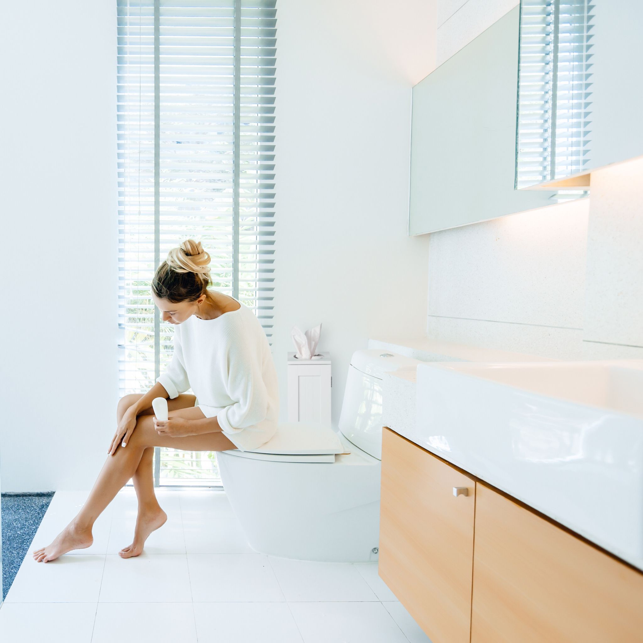 Schmaler Toilettenschrank mit 2 Ablagen Weiss von Relaxdays