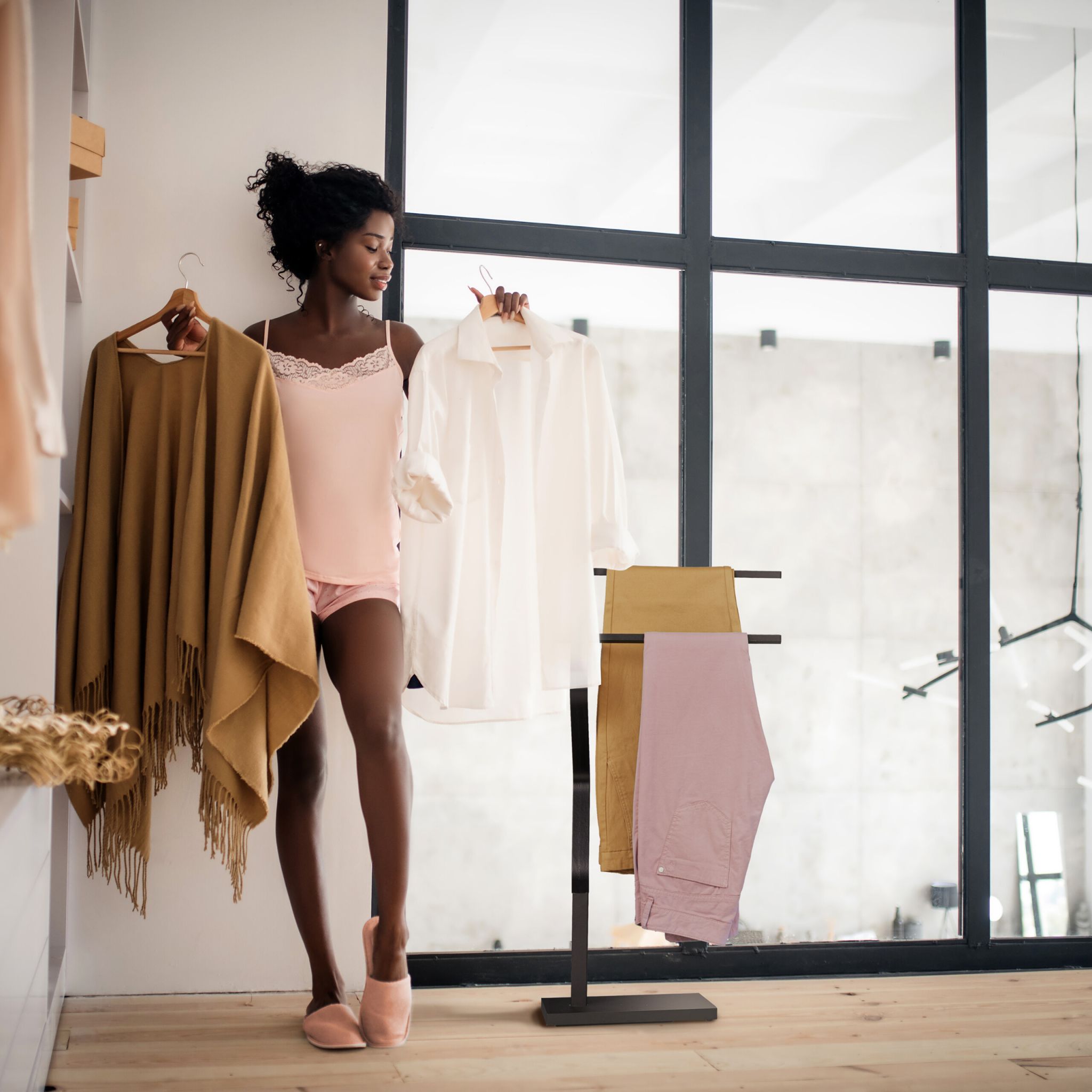 Handtuchständer mit geknicktem Design Schwarz von Relaxdays