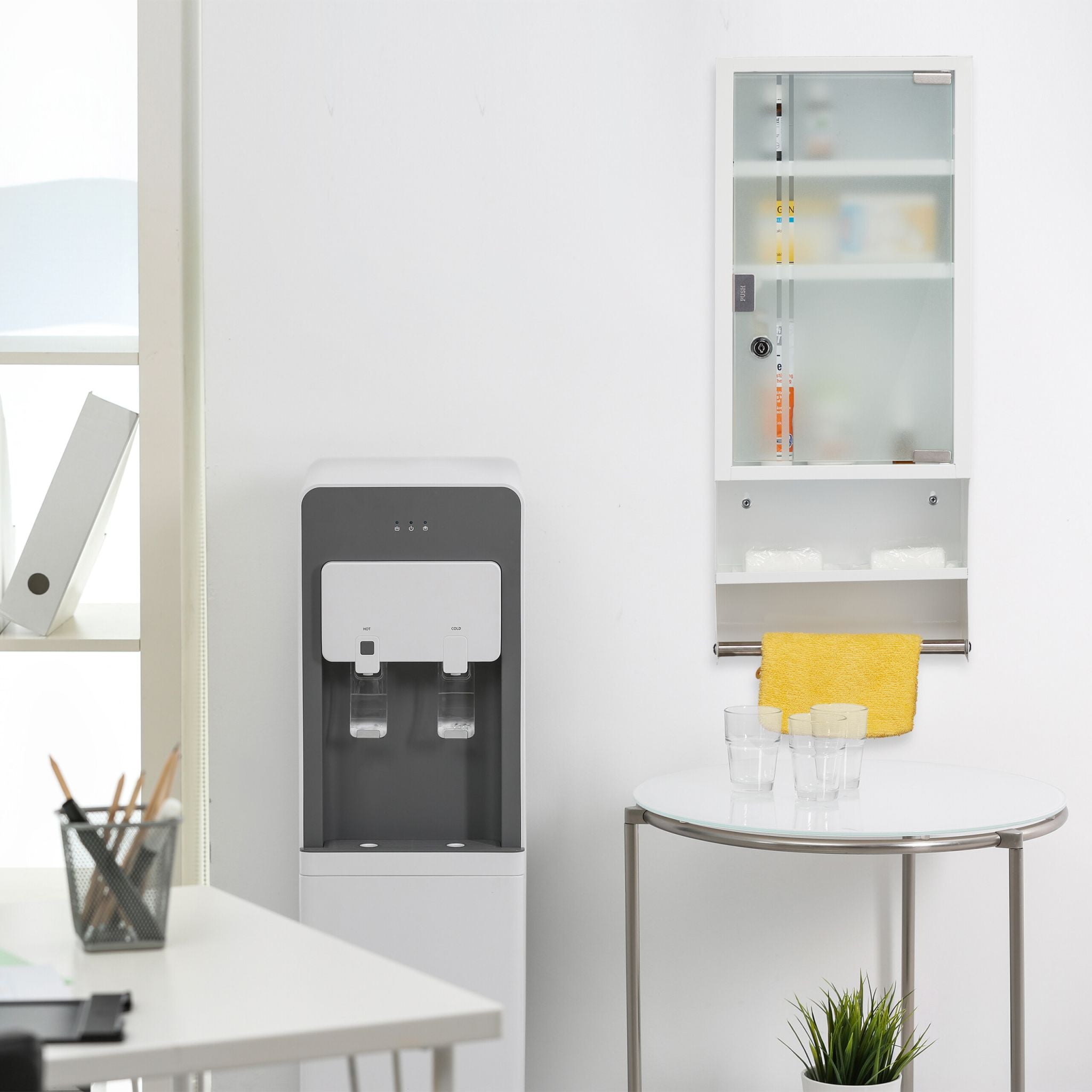Abschliessbarer Medizinschrank Glastür Weiss-Silber-Transparent von Relaxdays