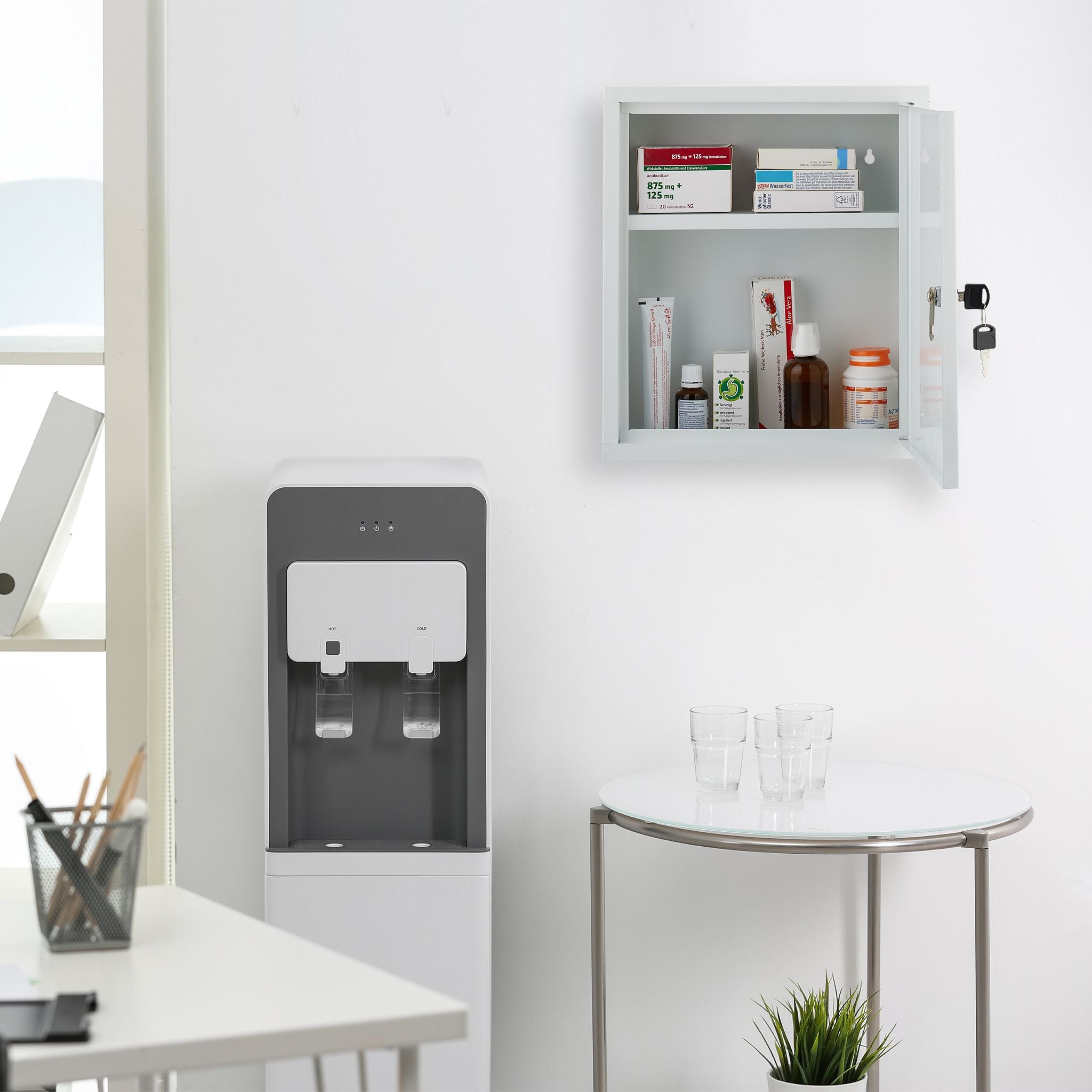 Abschliessbarer Medizinschrank Weiss-Grün-Silber von Relaxdays