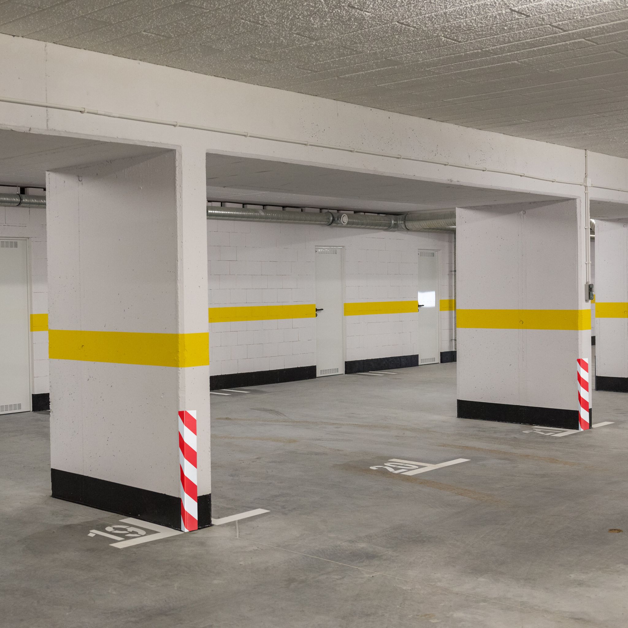 Garagen Wandschutz Ecke 2er-Set Weiss-Rot von Relaxdays