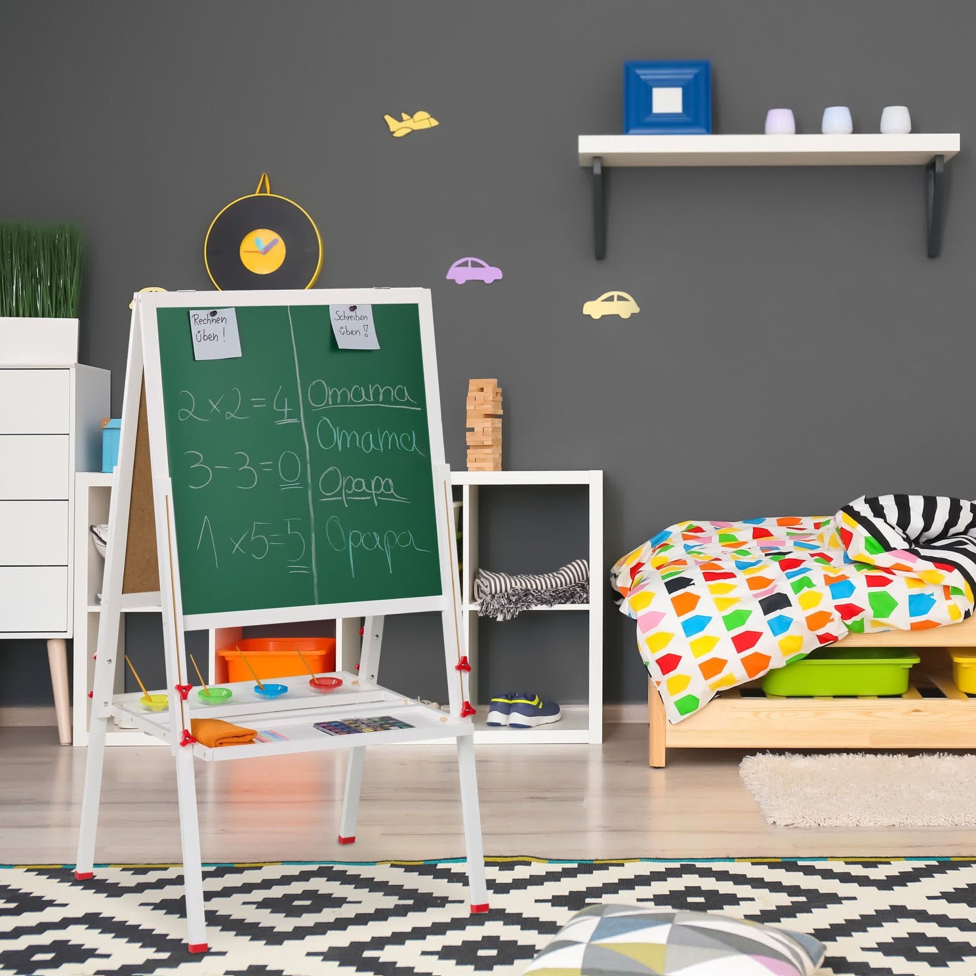 Kinderstandtafel mit Whiteboard Weiss-Dunkelgrün von guteszeug.ch