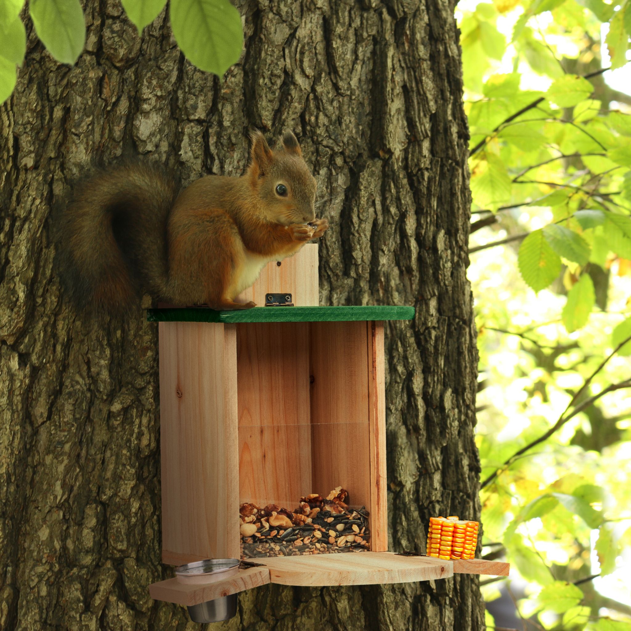 Eichhörnchen Futterhaus mit Tränke Grün-Hellbraun-Silber von Relaxdays