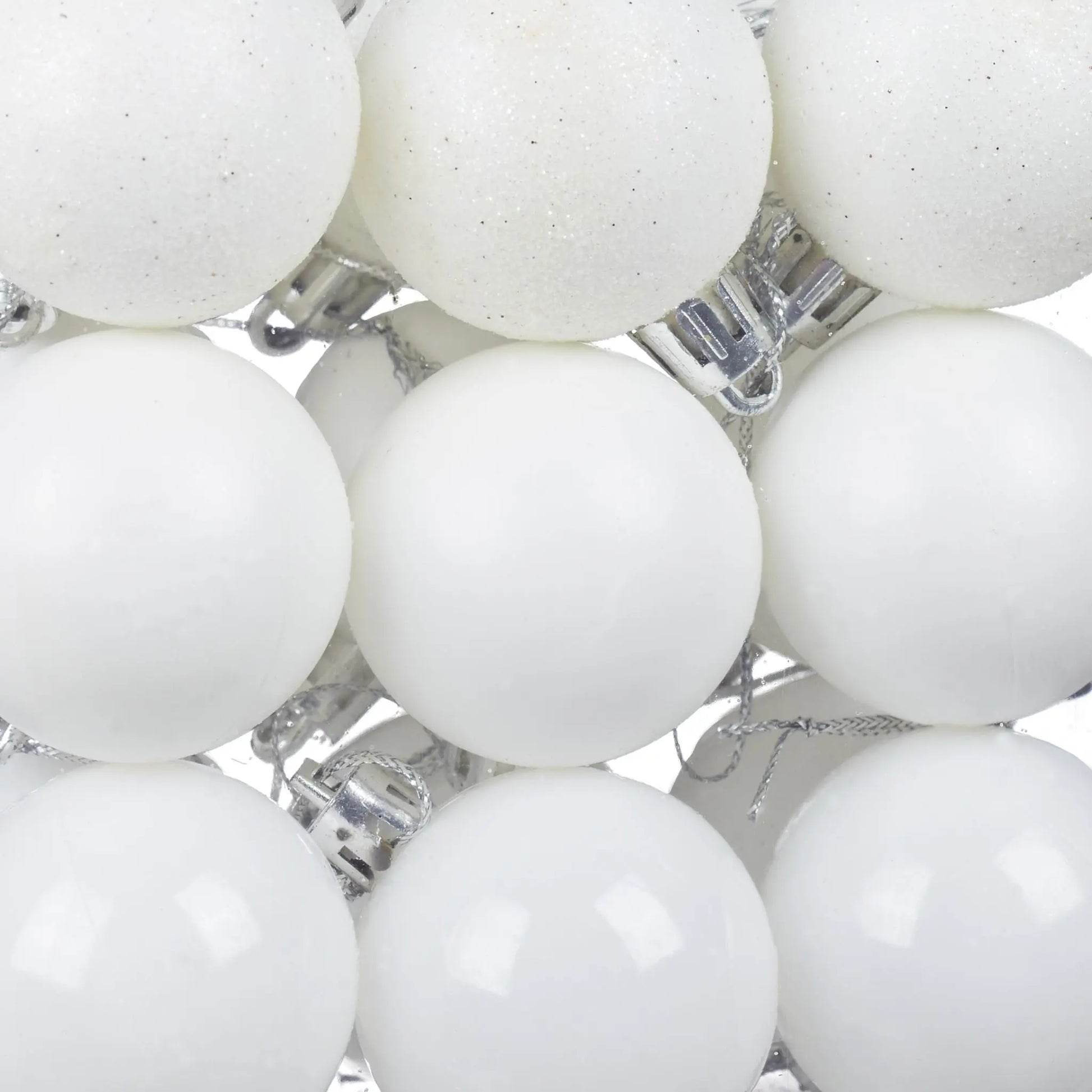 Weihnachtskugeln im 150er-Set Weiss-Silber von Relaxdays