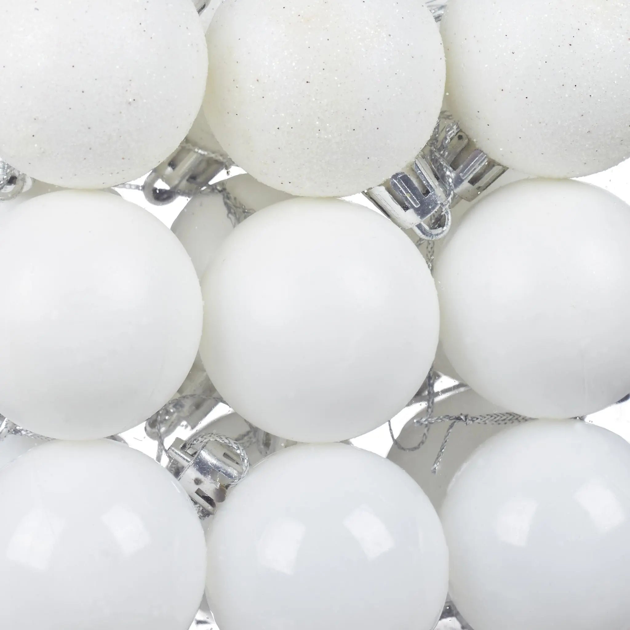 Weihnachtskugeln im 150er-Set Weiss-Silber von Relaxdays