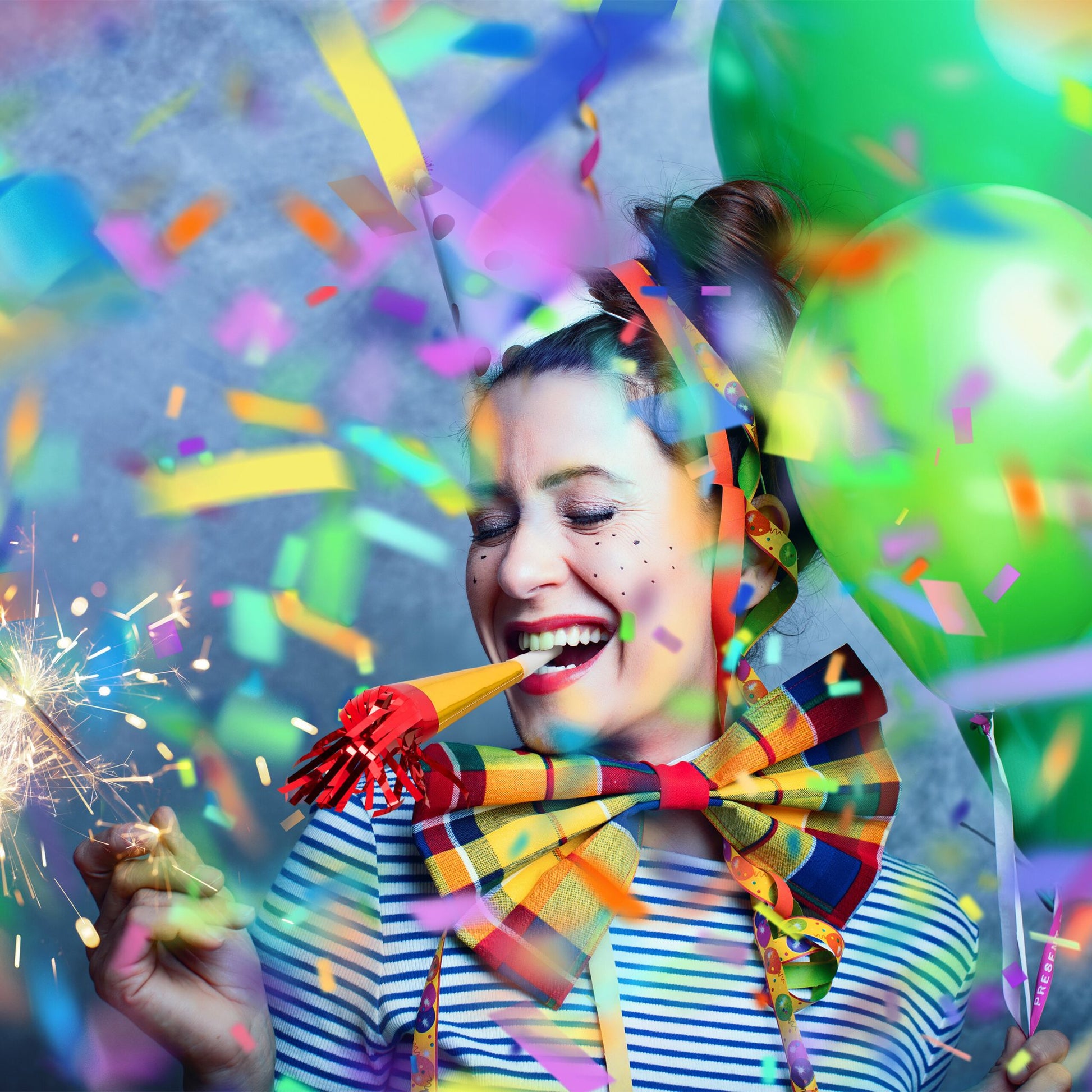 Partytröten mit Fransen 72er-Set Blau-Dunkelgrün-Gold von Relaxdays