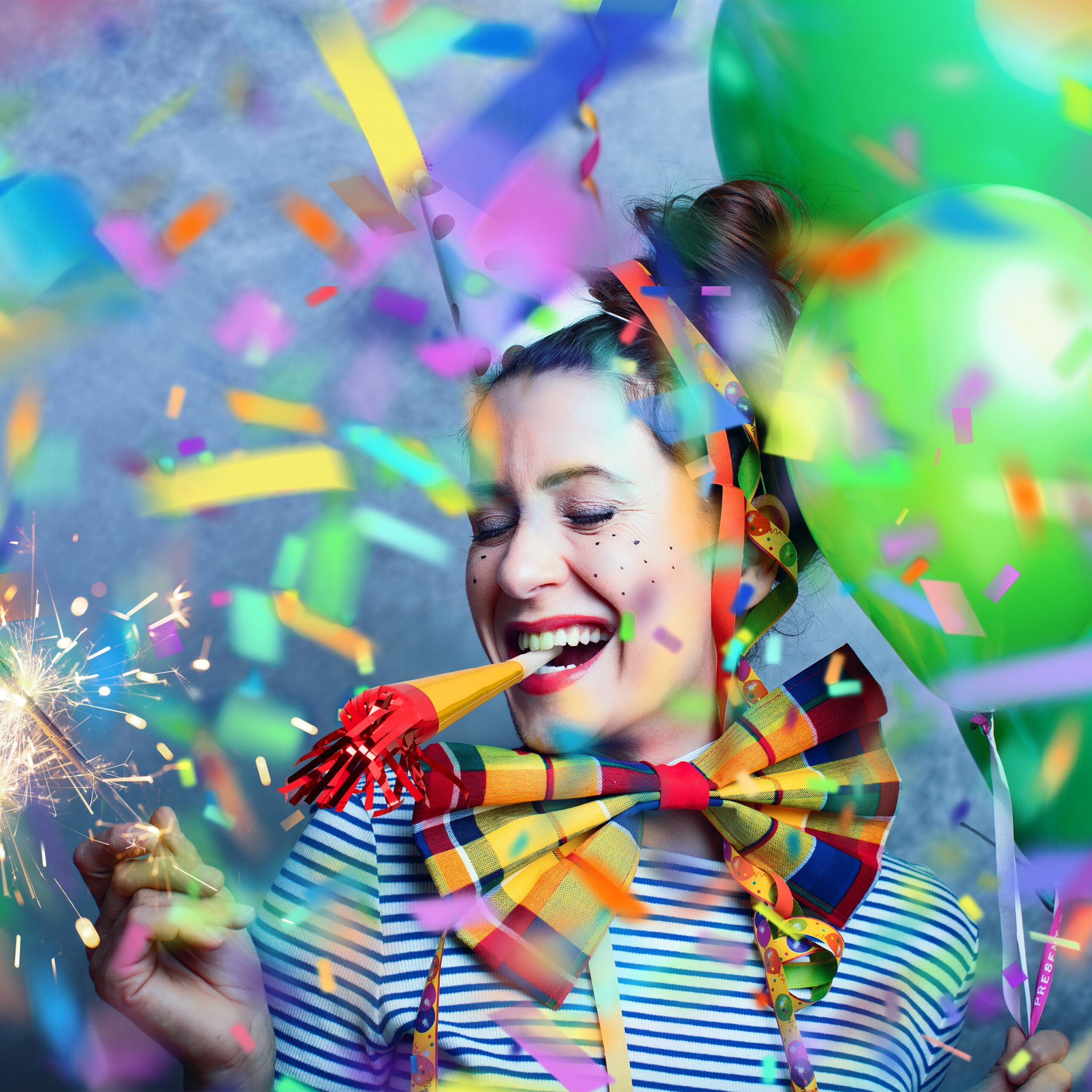 Partytröten mit Fransen 72er-Set Blau-Dunkelgrün-Gold von Relaxdays