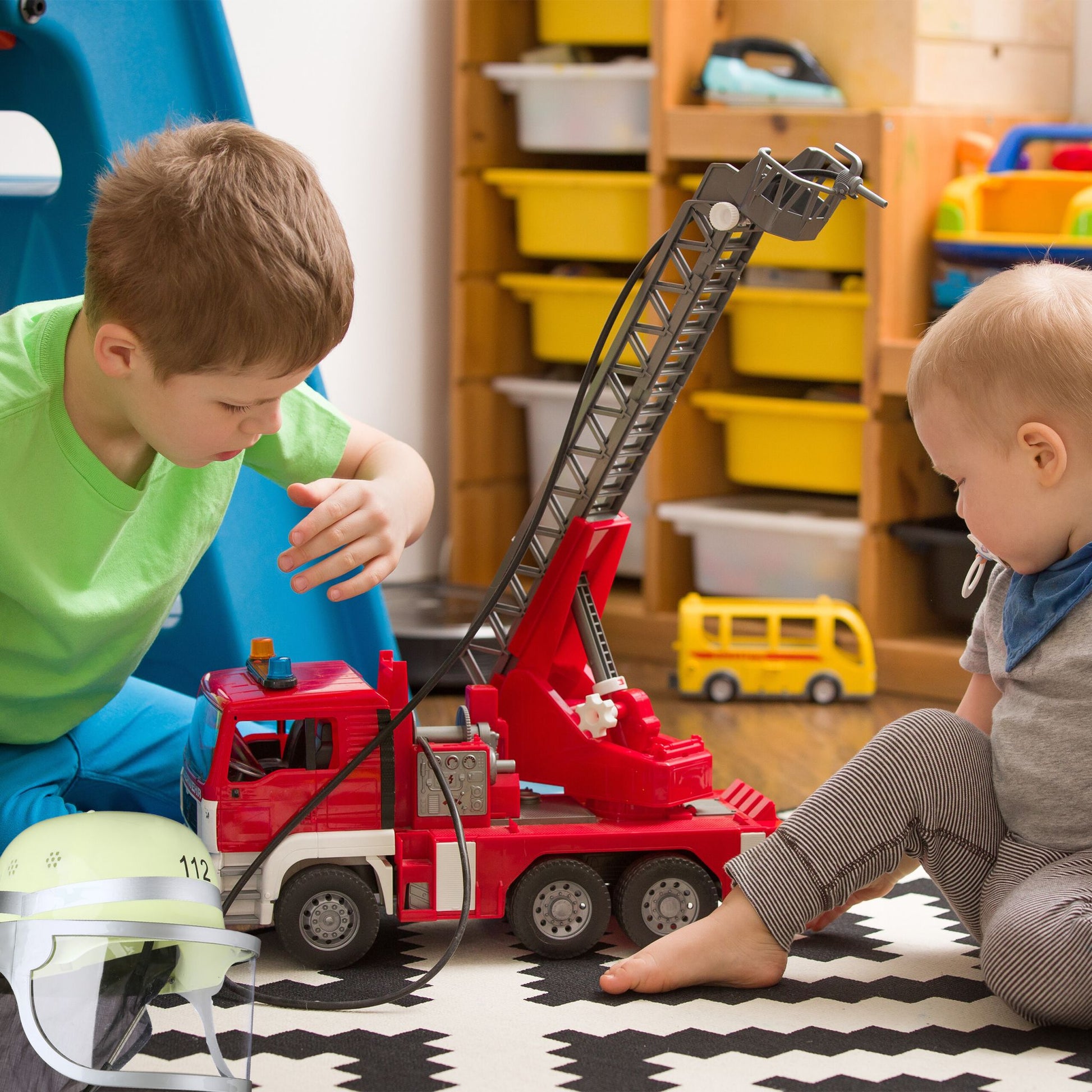Feuerwehrhelm für Kinder 2er-Set Gelb-Schwarz-Silber von Relaxdays