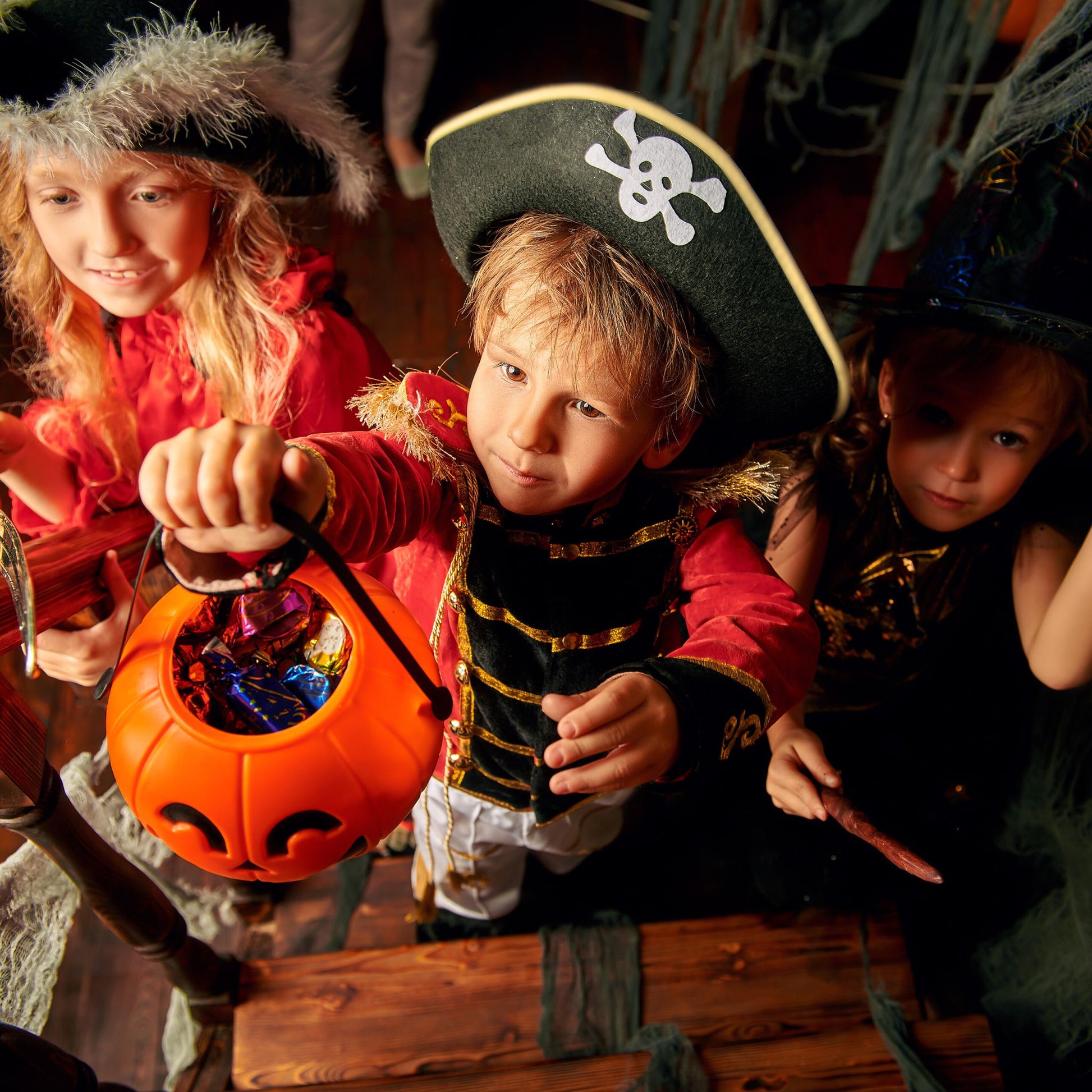 Piratenhut Kinder 6er-Set Weiss-Gold-Schwarz von Relaxdays