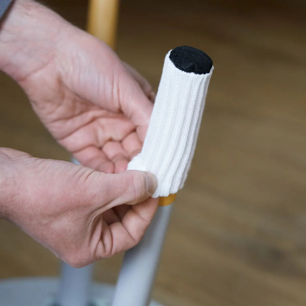Stuhlbeinsocken 24 Stück Stuhlstrümpfe Weiss von guteszeug.ch