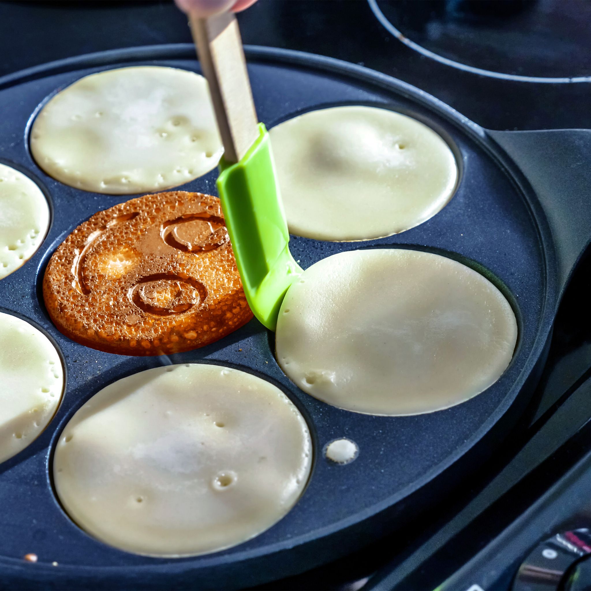 Pancake Pfanne mit Gesichtern Schwarz von Relaxdays