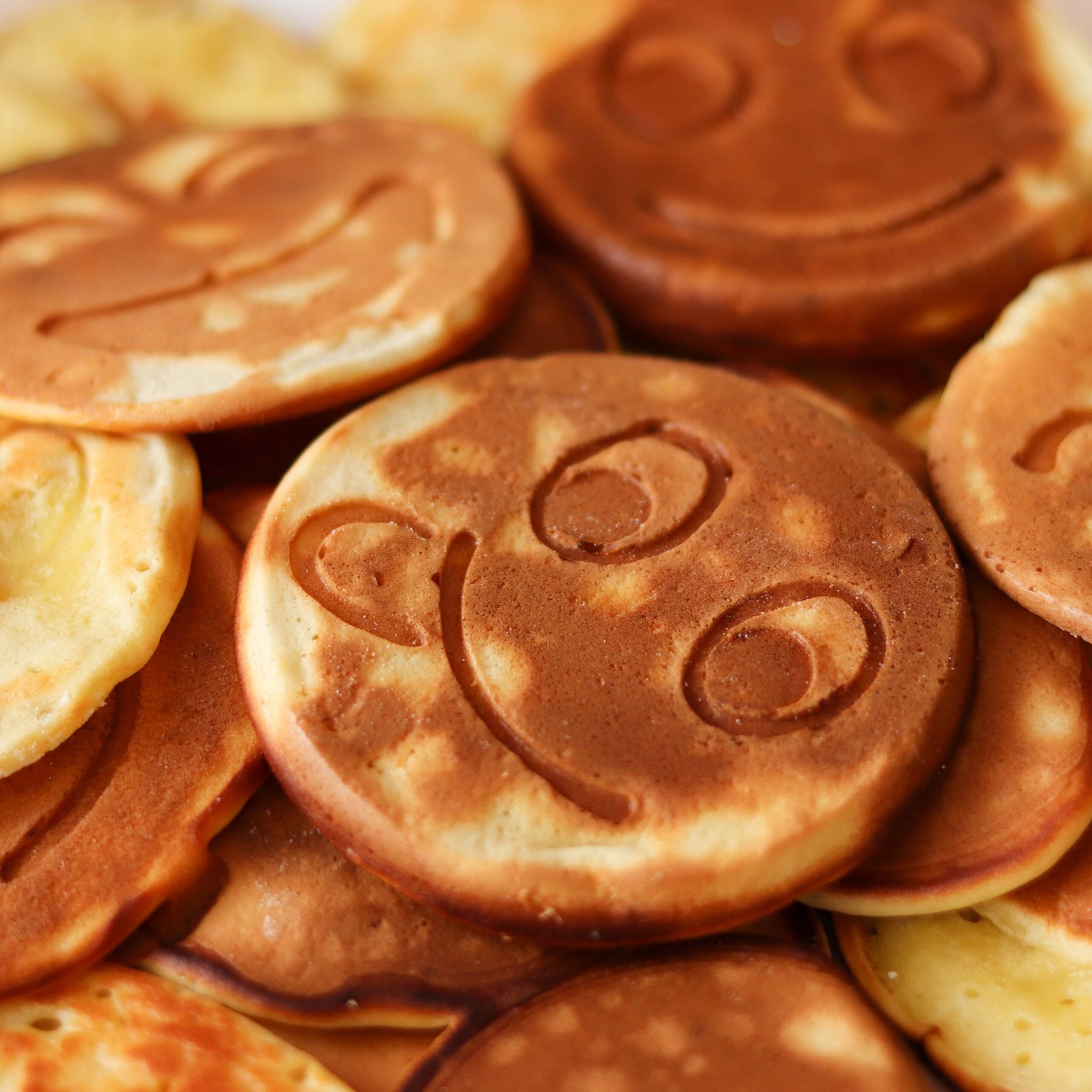 Pancake Pfanne mit Gesichtern Schwarz von Relaxdays