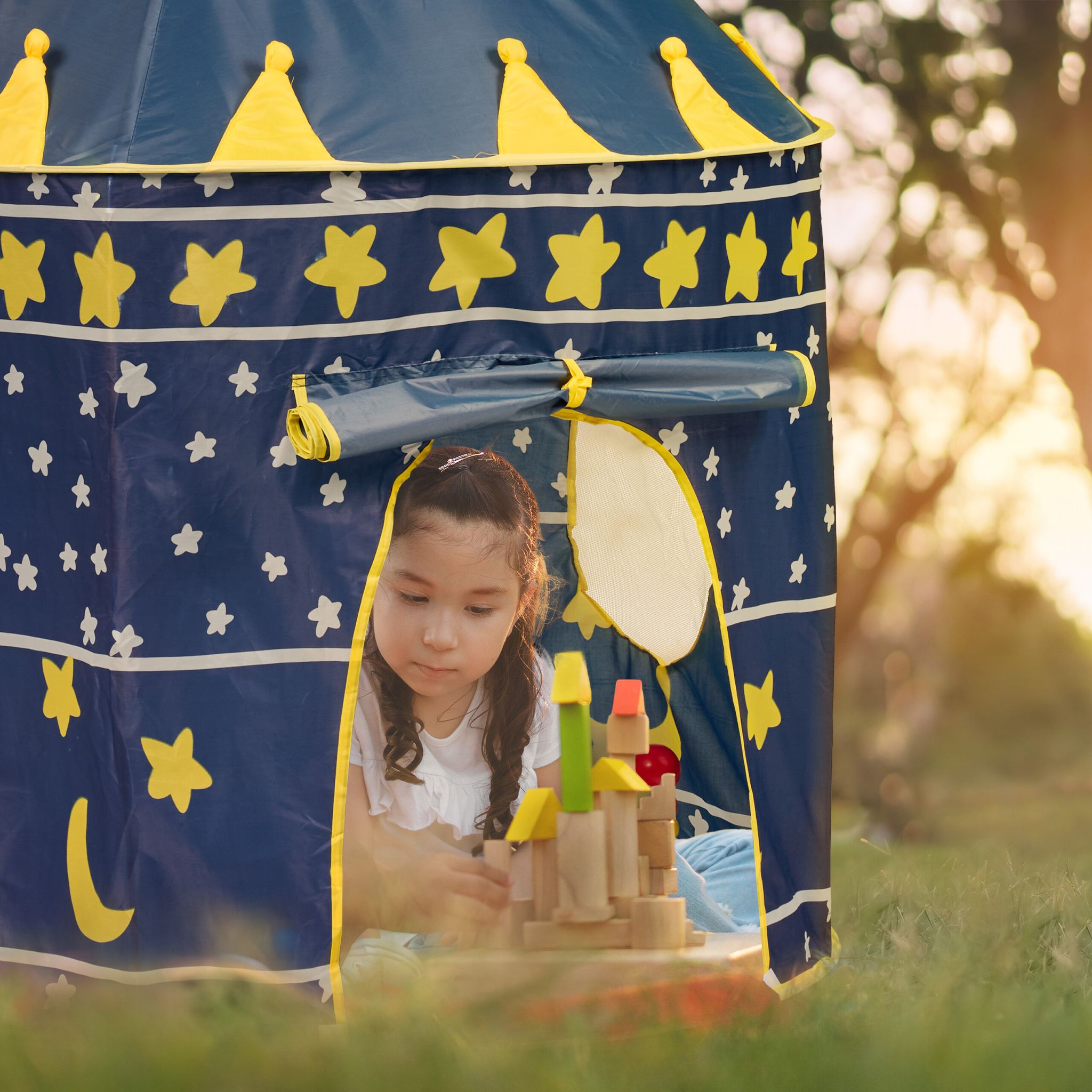 Spielzelt Mond und Sterne Weiss-Dunkelblau-Gelb von guteszeug.ch