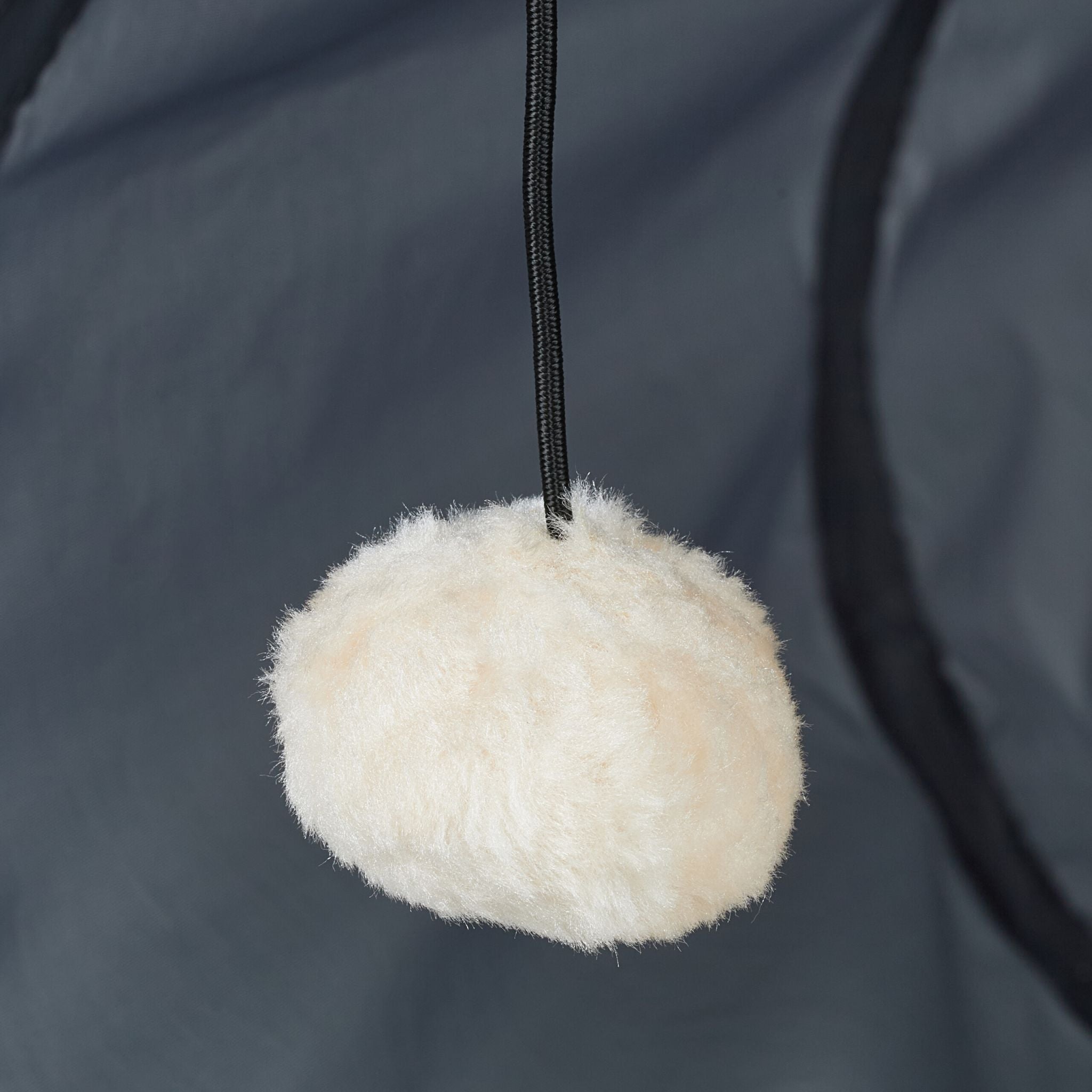 Faltbarer Katzentunnel mit Spielzeug Creme-Grau von Relaxdays