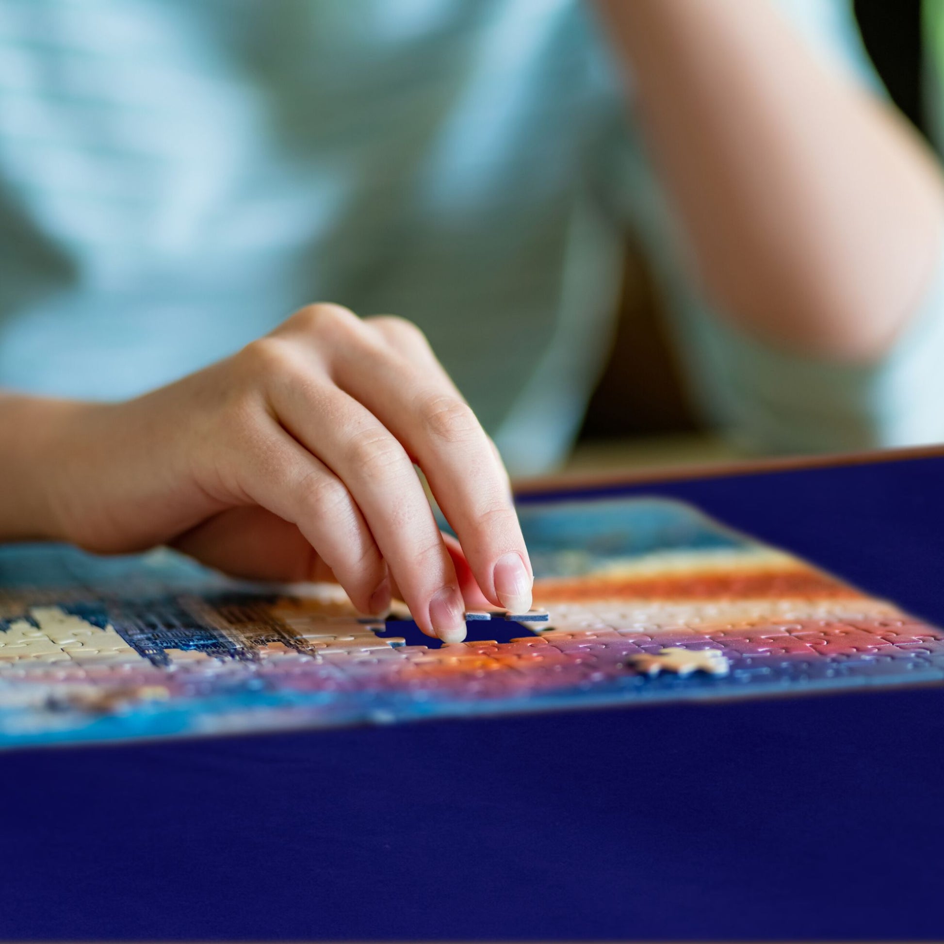 Puzzletisch mit 6 Schubladen Braun-Creme-Dunkelblau von Relaxdays