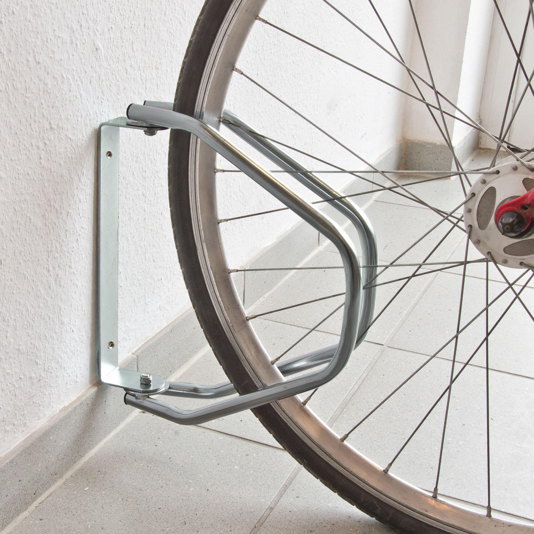 Schwenkbarer Fahrradständer Wand Set Silber von Relaxdays
