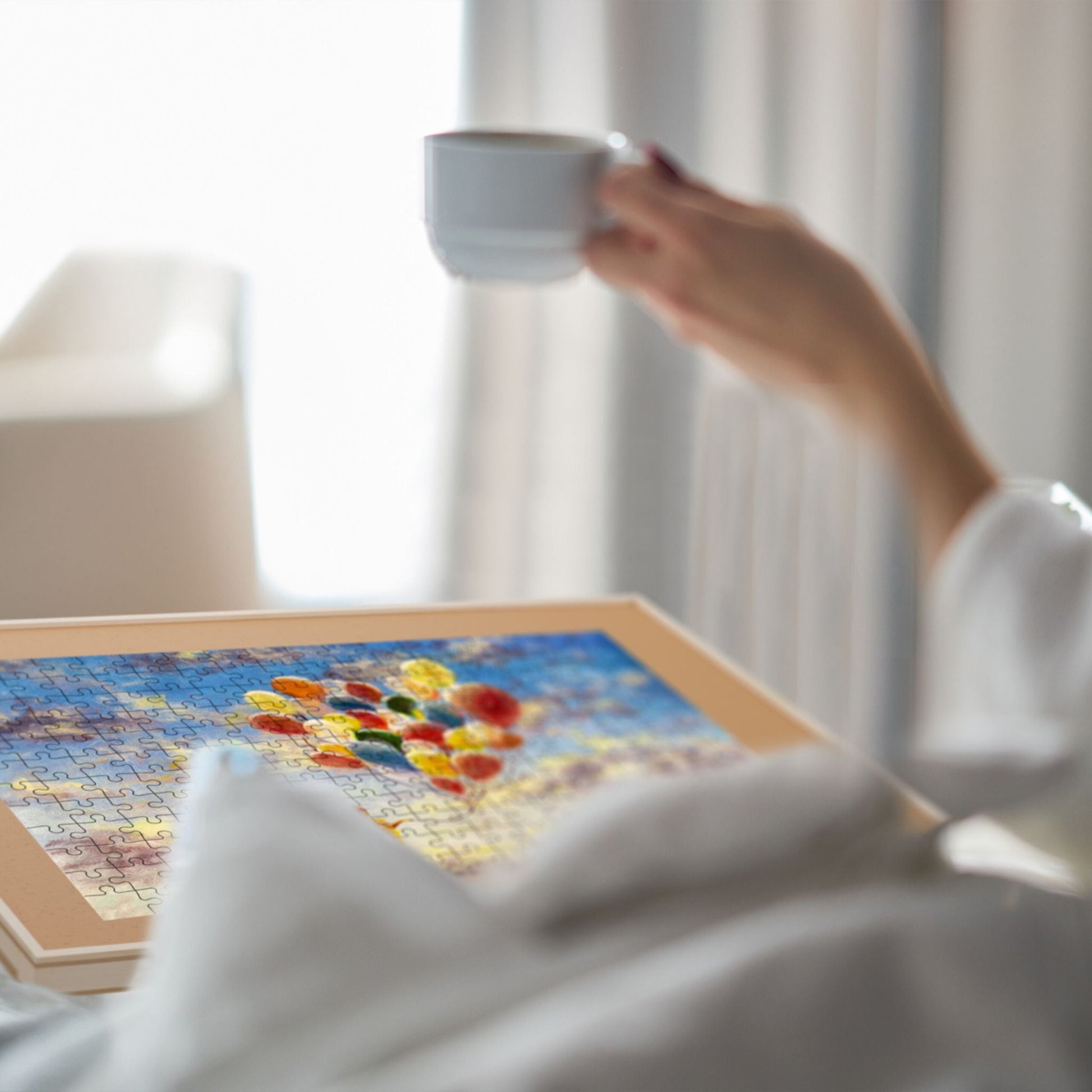 Puzzlebrett neigbar mit 4 Schubladen Blau-Gelb-Hellbraun von Relaxdays