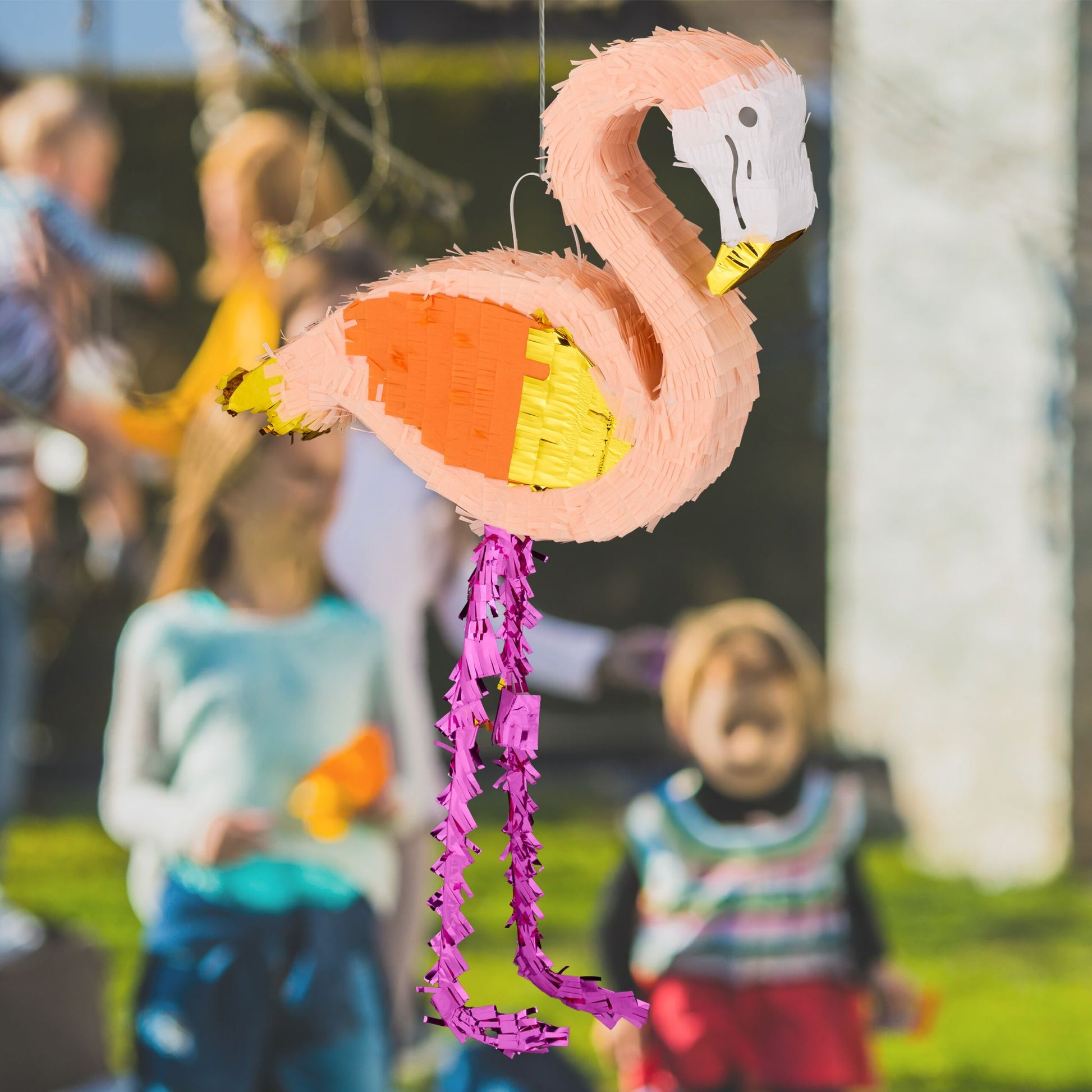 Pinata Flamingo mit Stab und Maske Gold-Orange-Pink von Relaxdays