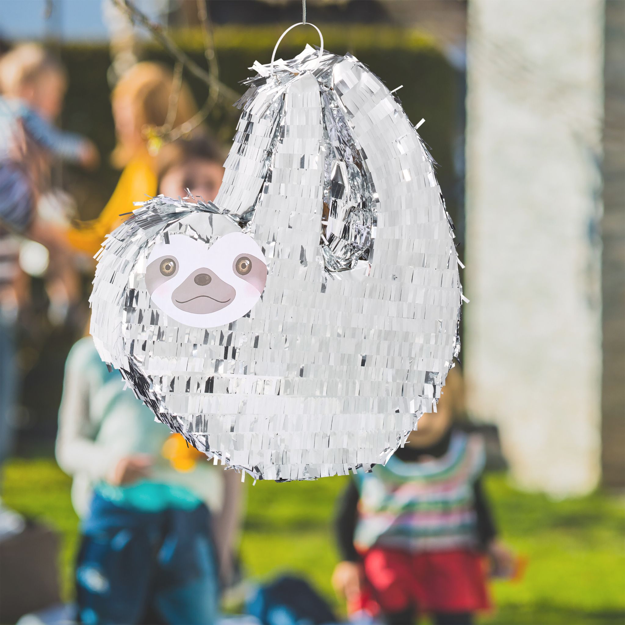 Pinata Faultier mit Stab und Maske Silber-Grau von Relaxdays