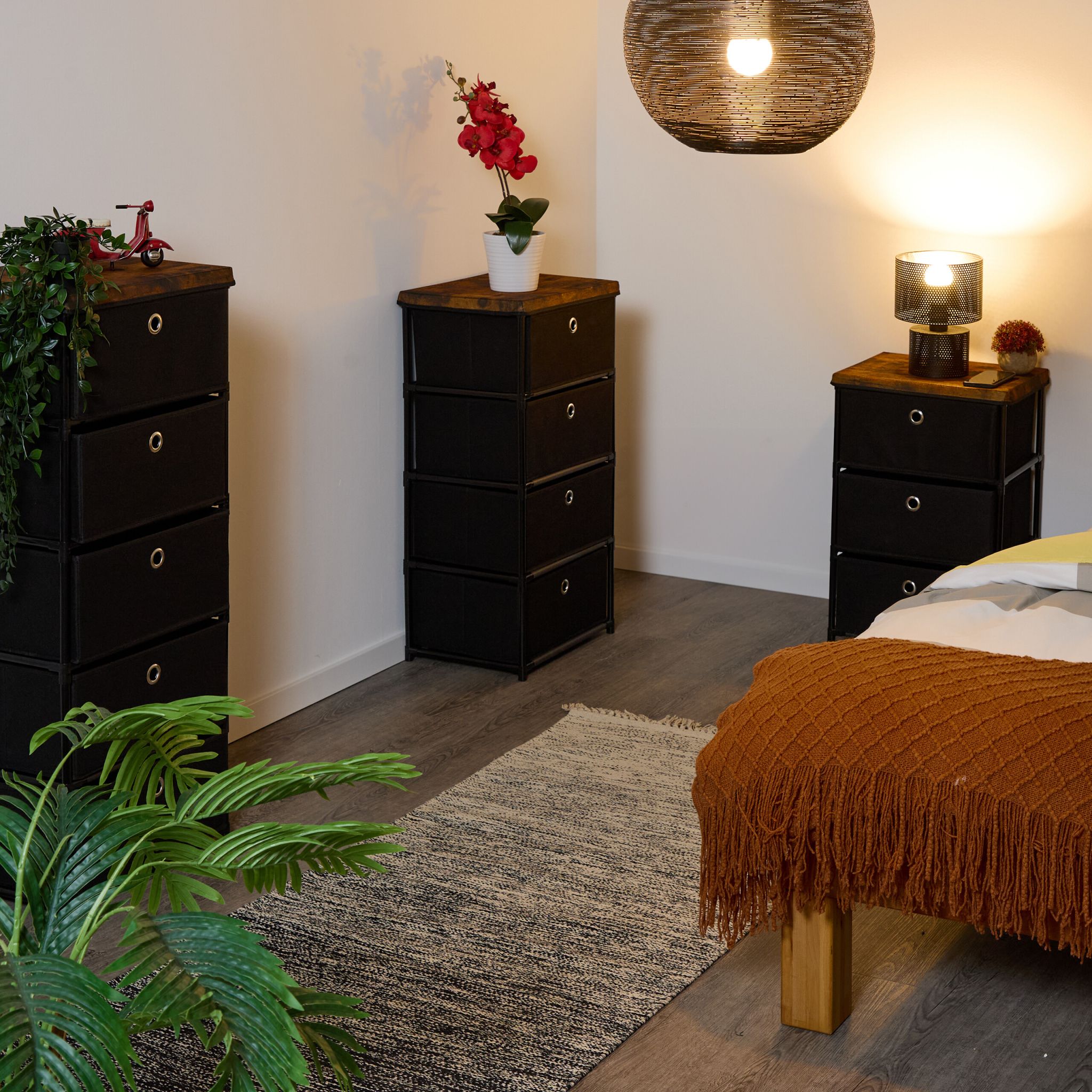 Kommode Holzoptik mit Stoffschubladen Braun-Schwarz-Silber von Relaxdays