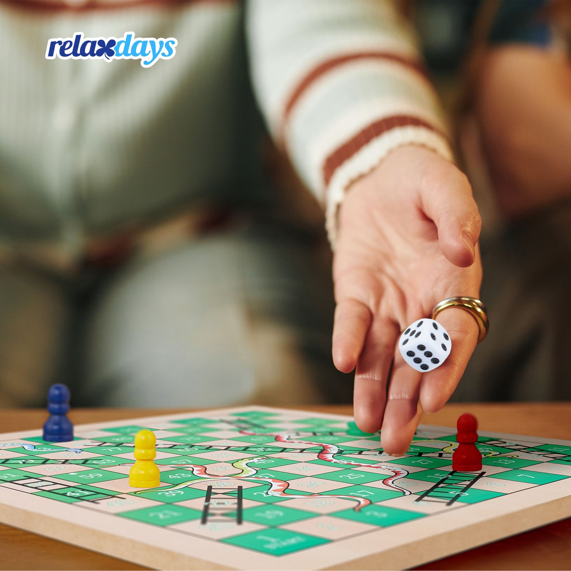 Spielesammlung mit 7 Brettspielen Grün-Hellbraun-Schwarz von Relaxdays