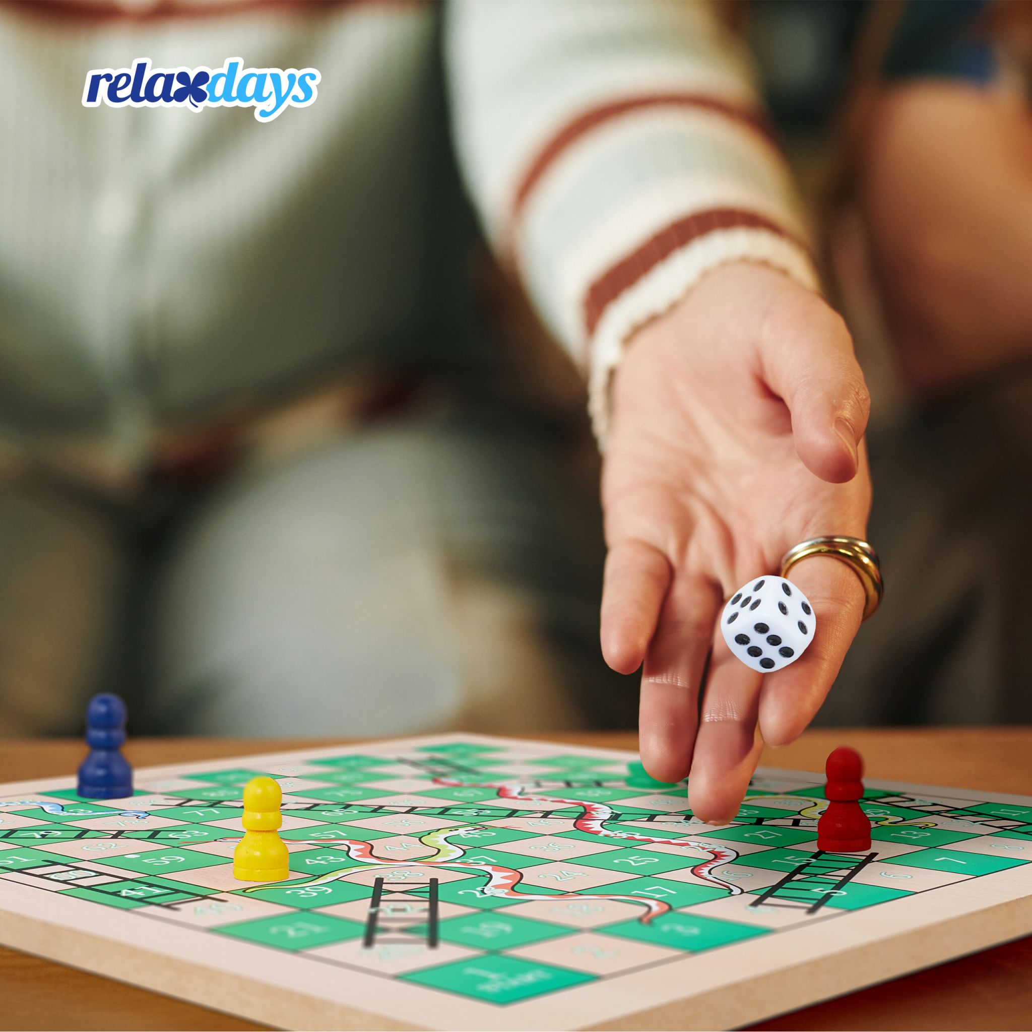 Spielesammlung mit 7 Brettspielen Grün-Hellbraun-Schwarz von Relaxdays