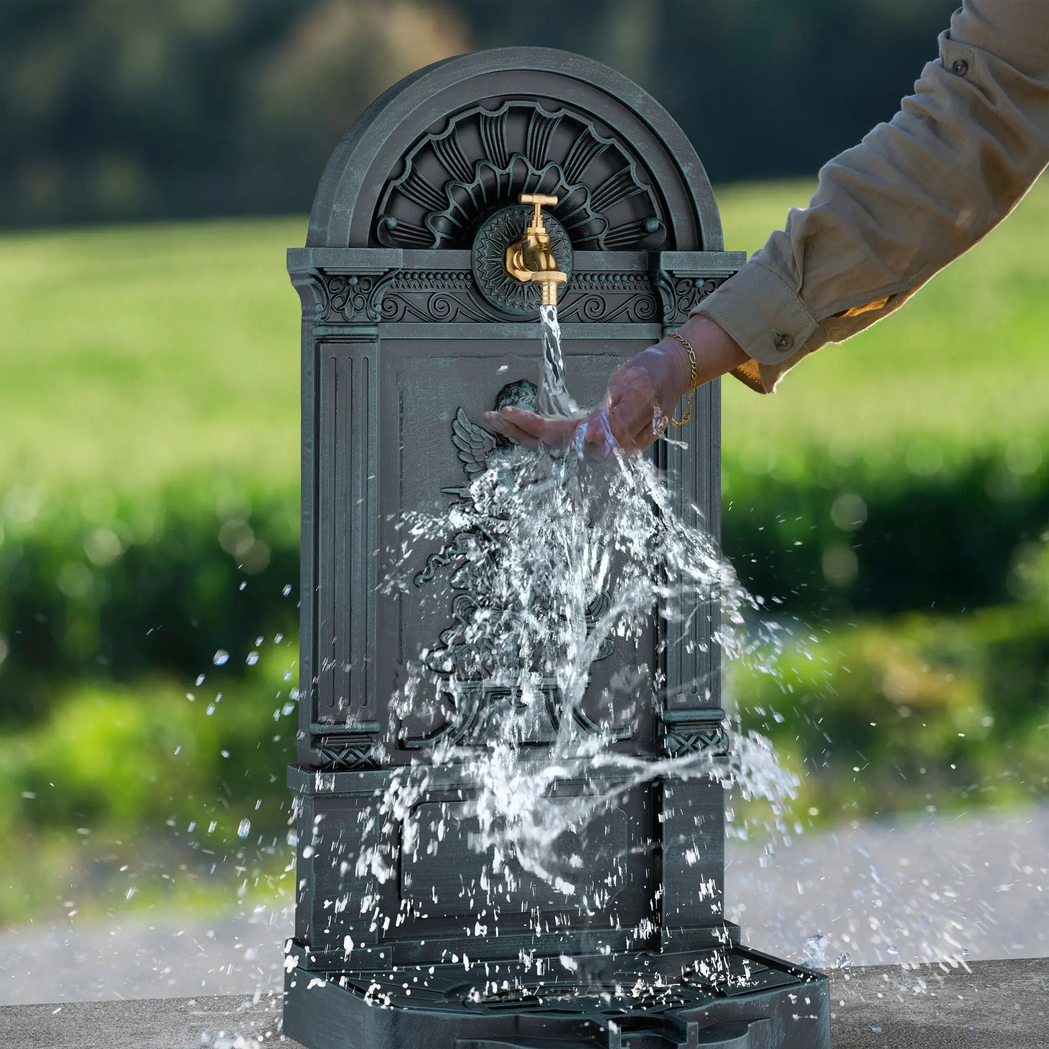 Standbrunnen Engel-Design Dunkelgrün-Gold-Grau von Relaxdays