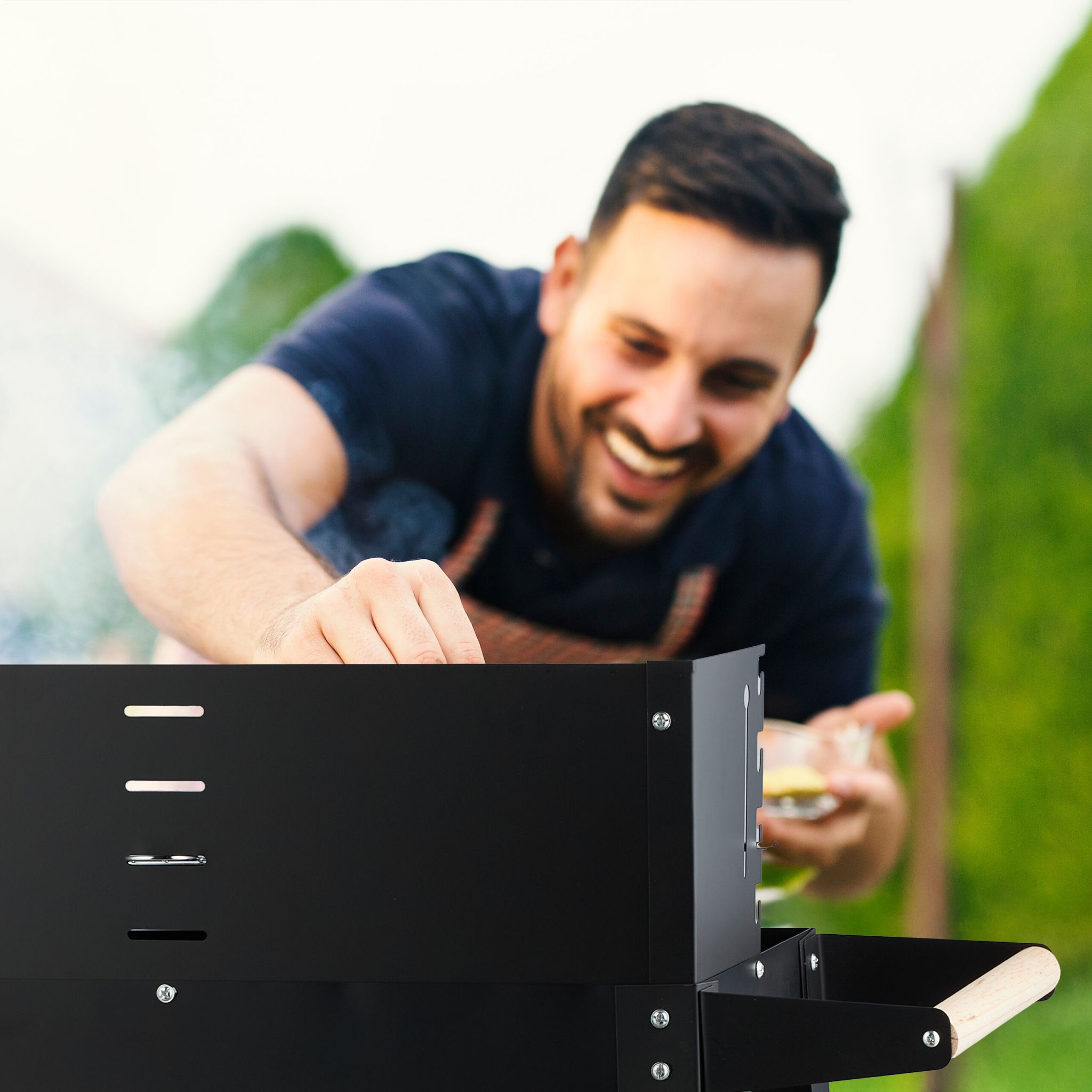 Grill mit Rädern und Ablagen Hellbraun-Schwarz-Silber von Relaxdays