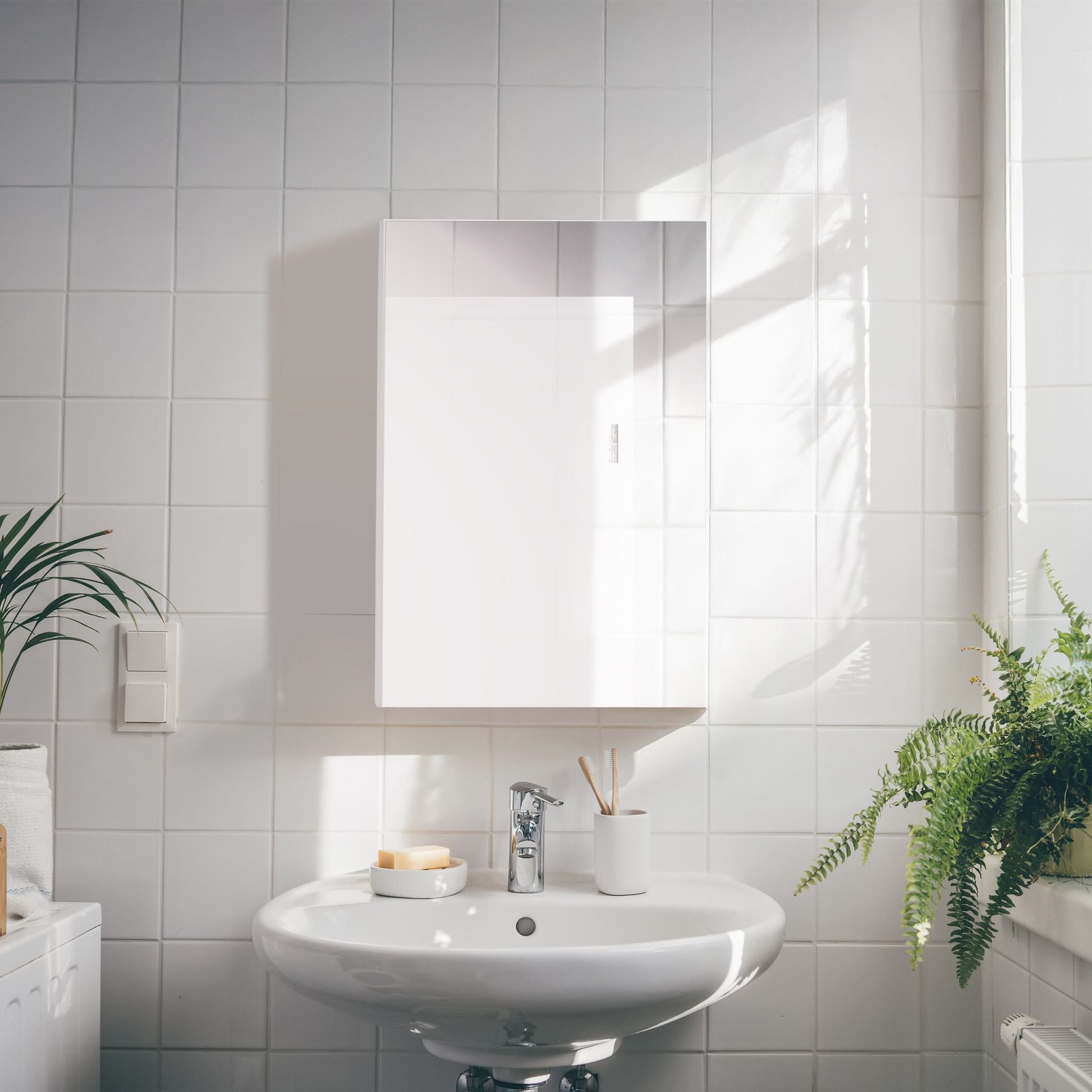Spiegelschrank für das Bad Weiss-Silber von Relaxdays