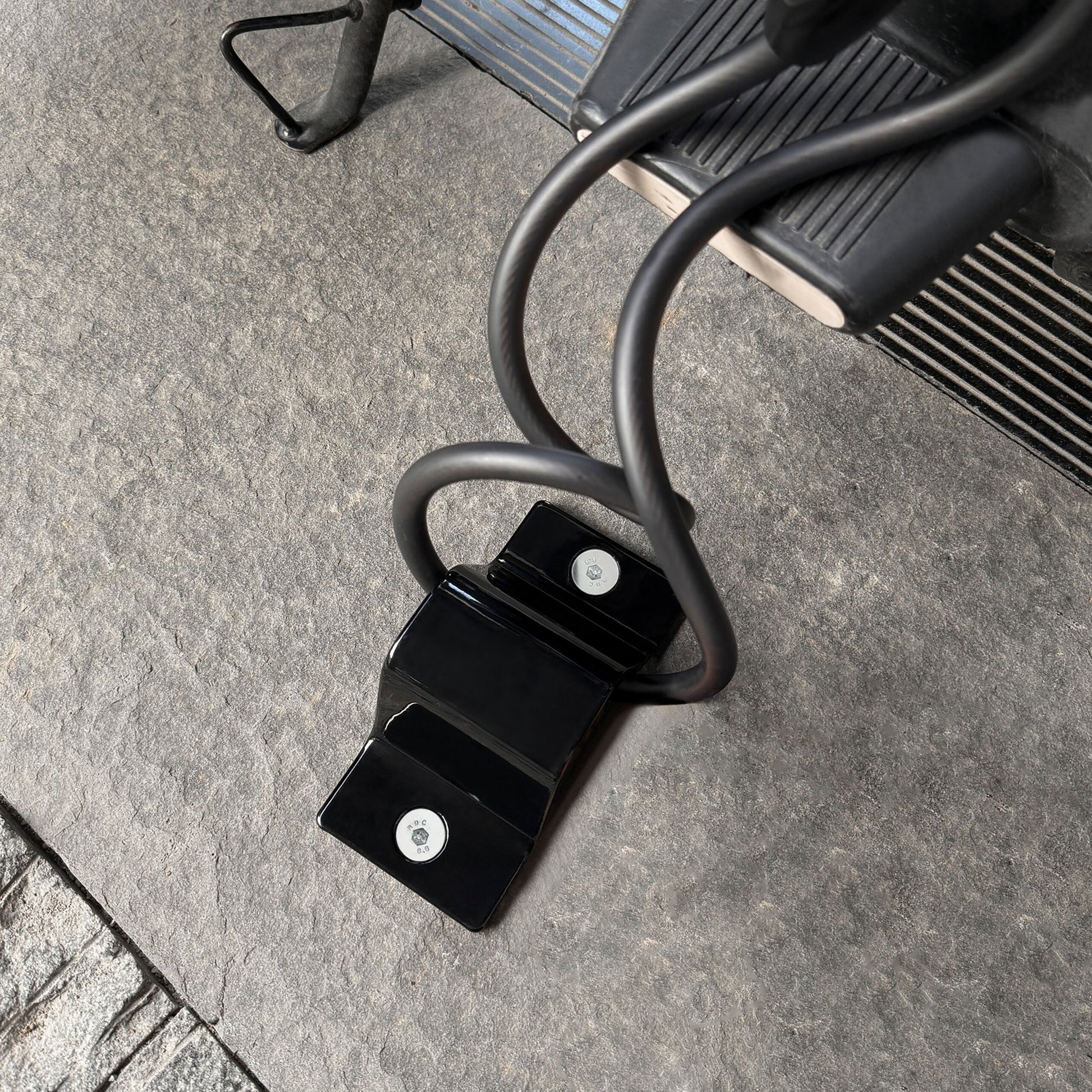 Wand- und Bodenanker Fahrrad & Motorrad Schwarz von Relaxdays