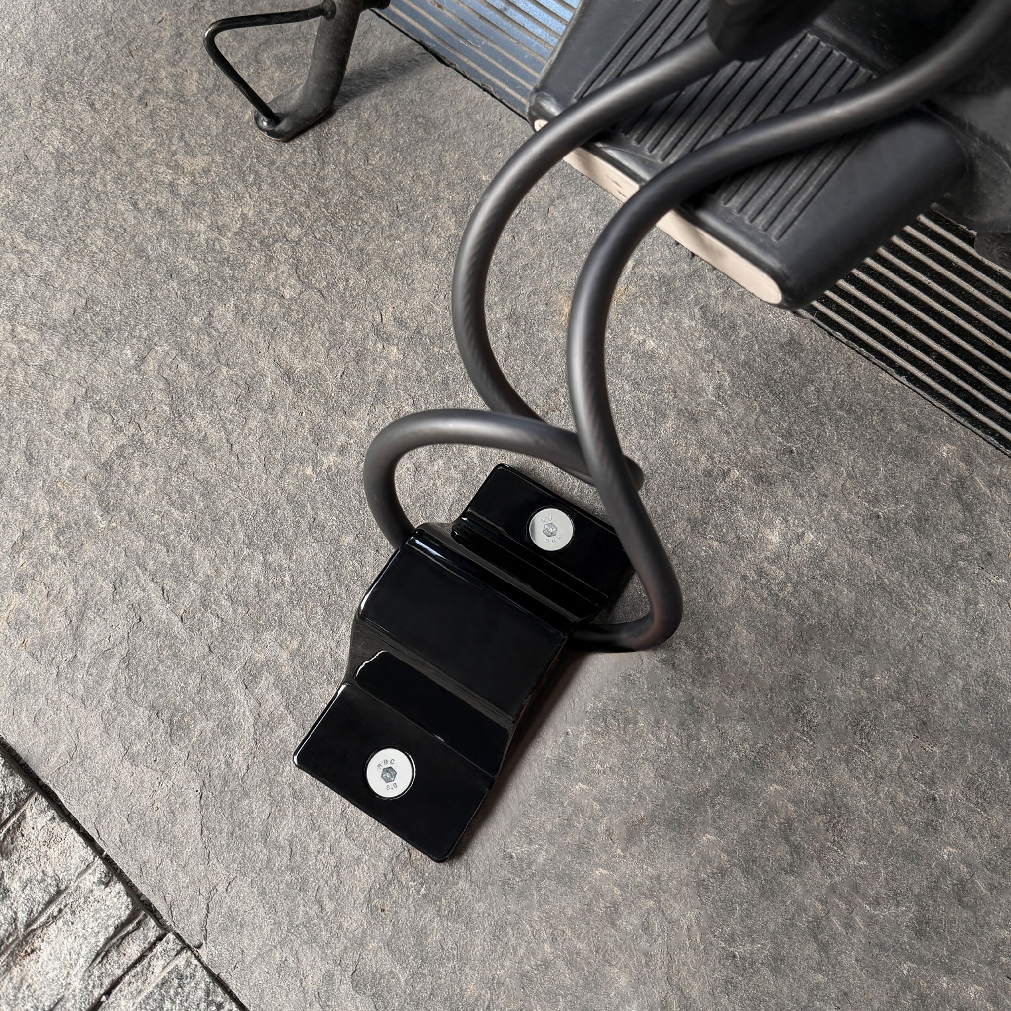 Wand- und Bodenanker Fahrrad & Motorrad Schwarz von Relaxdays