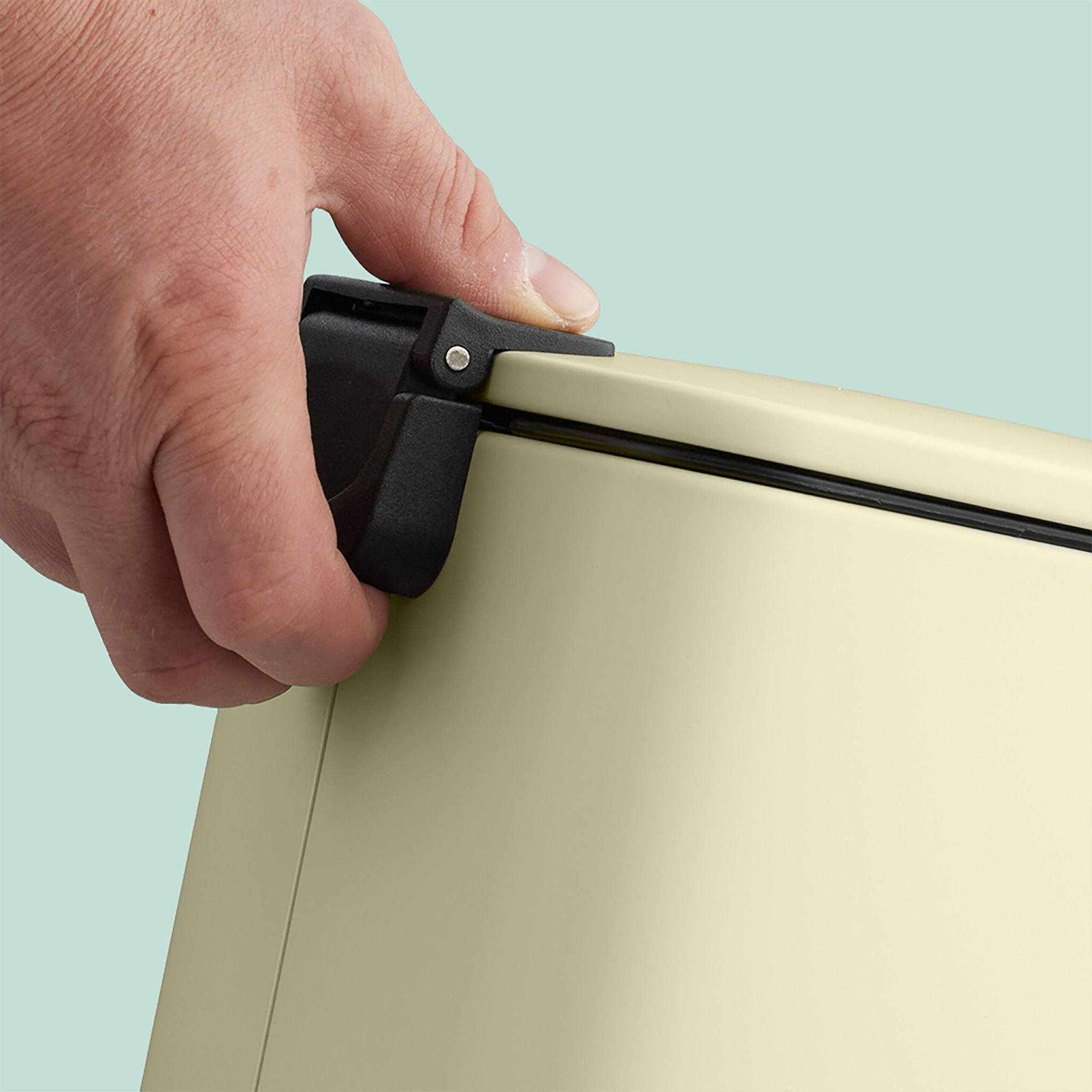 Eckiger Kosmetikeimer 8L mit Müllbeuteln Beige-Schwarz