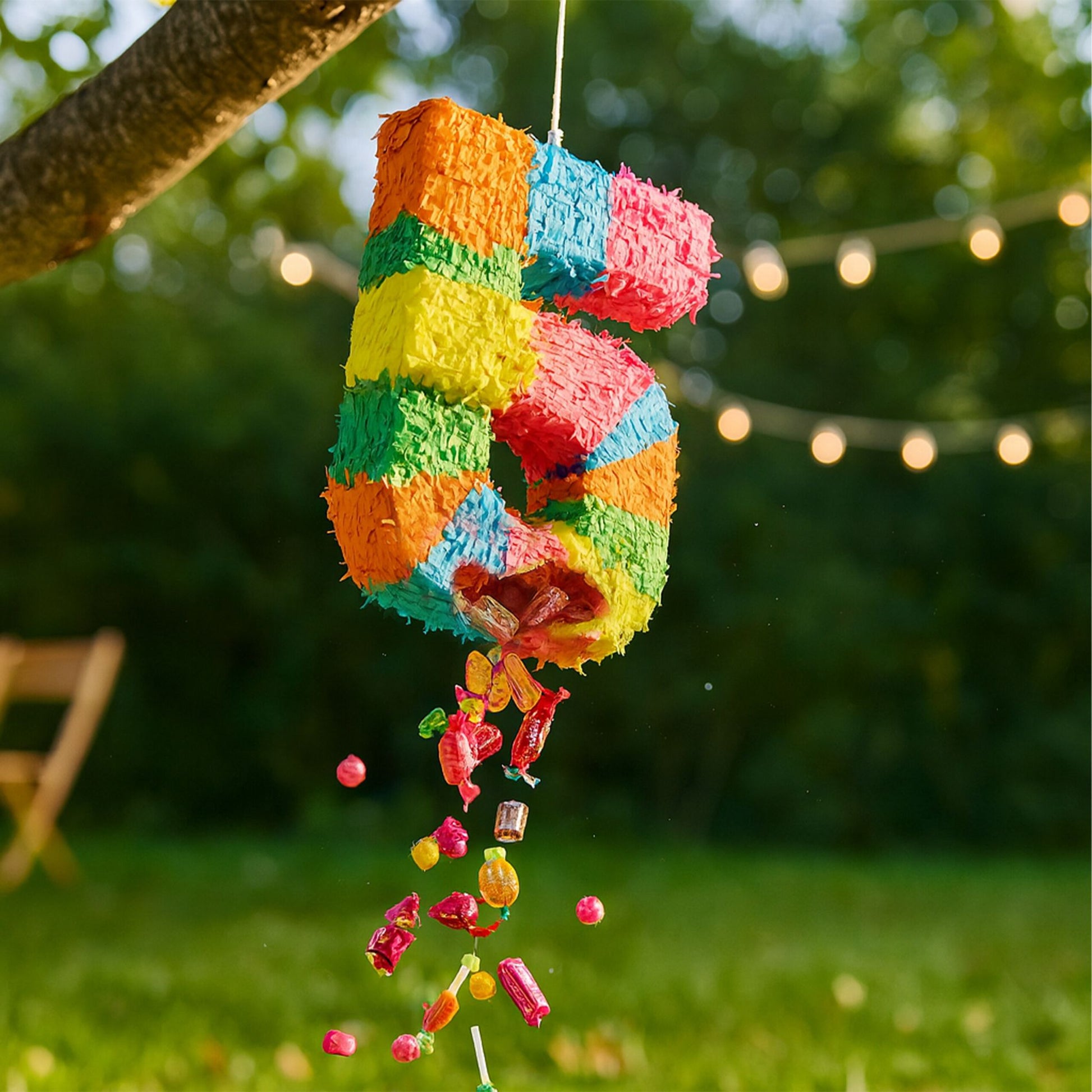 Pinata Zahl mit Stab und Maske Blau-Orange-Rosa von Relaxdays