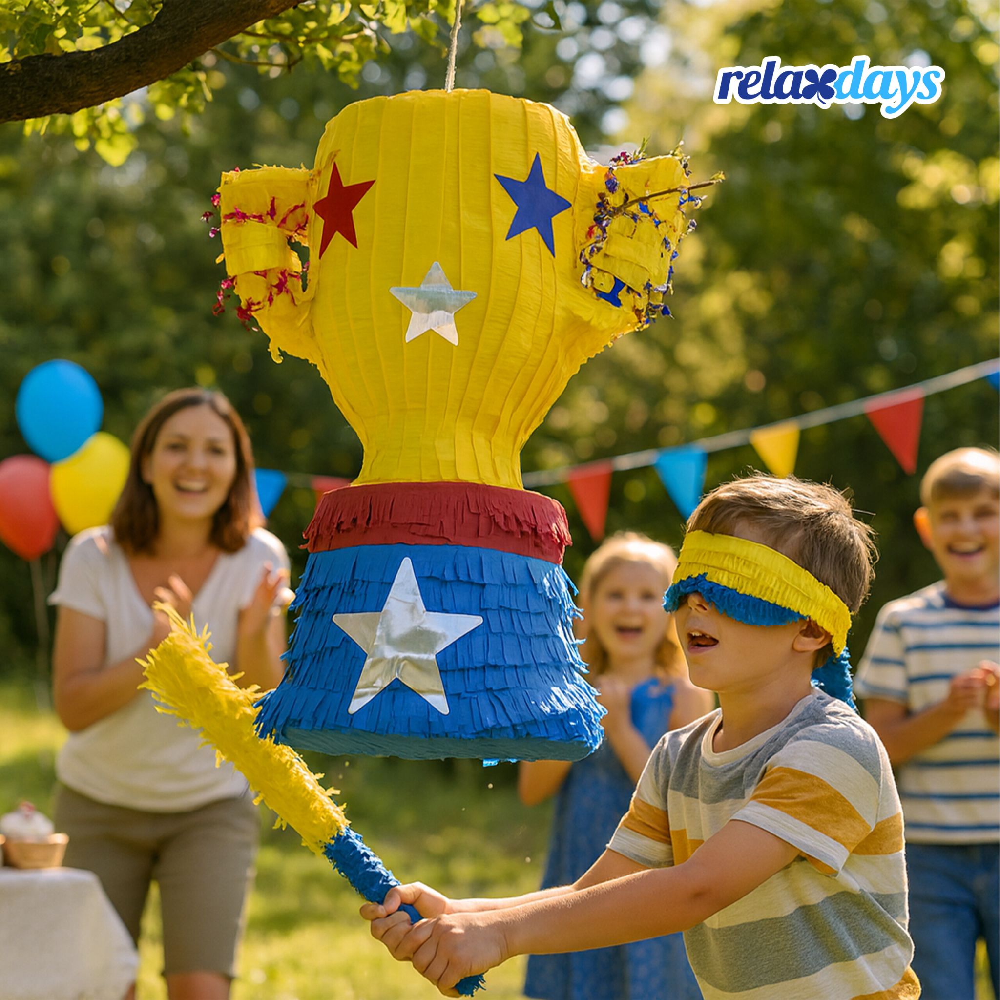 Pinata Pokal mit Stab und Maske Blau-Gelb-Rot von Relaxdays