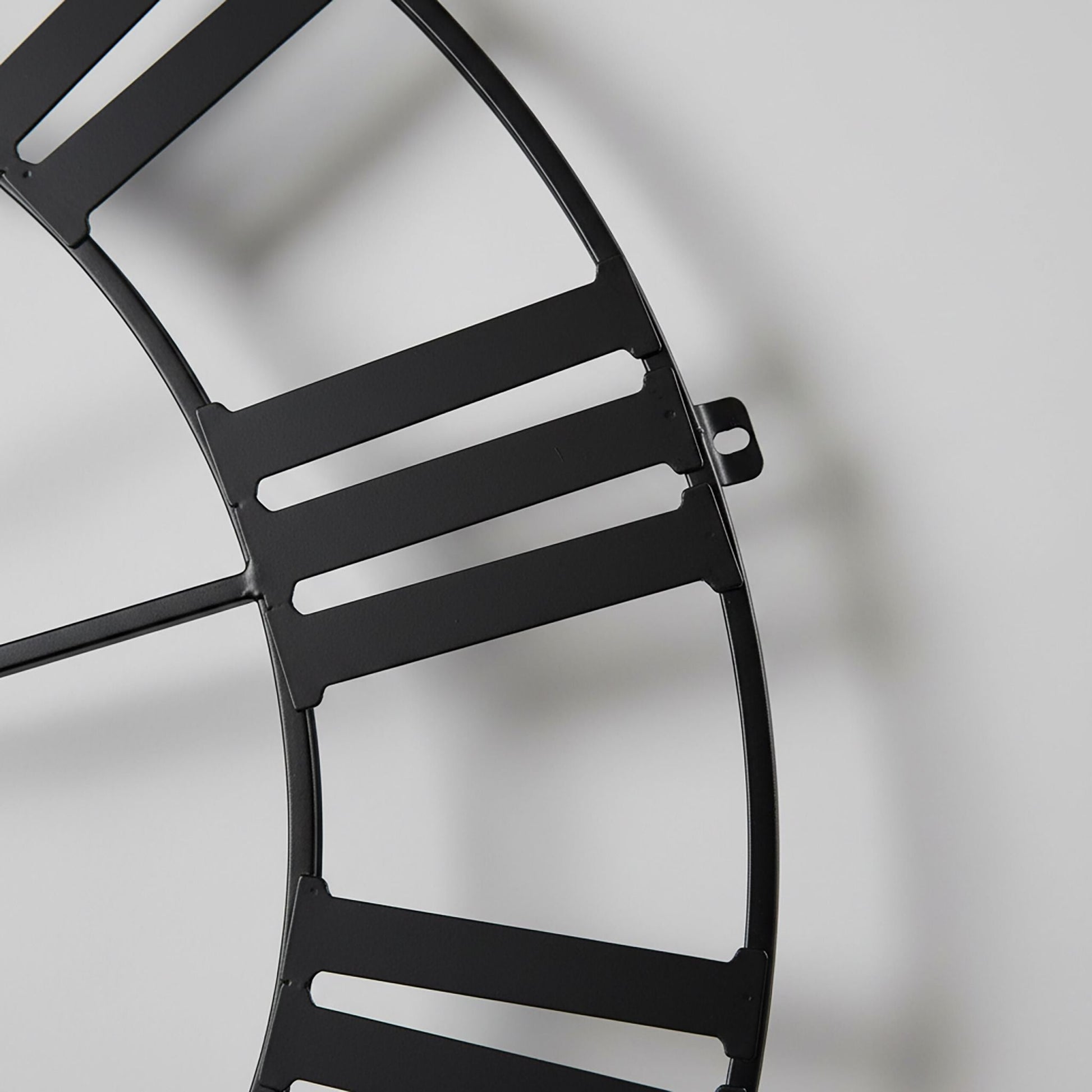 Wanduhr mit römischen Zahlen Schwarz von Relaxdays