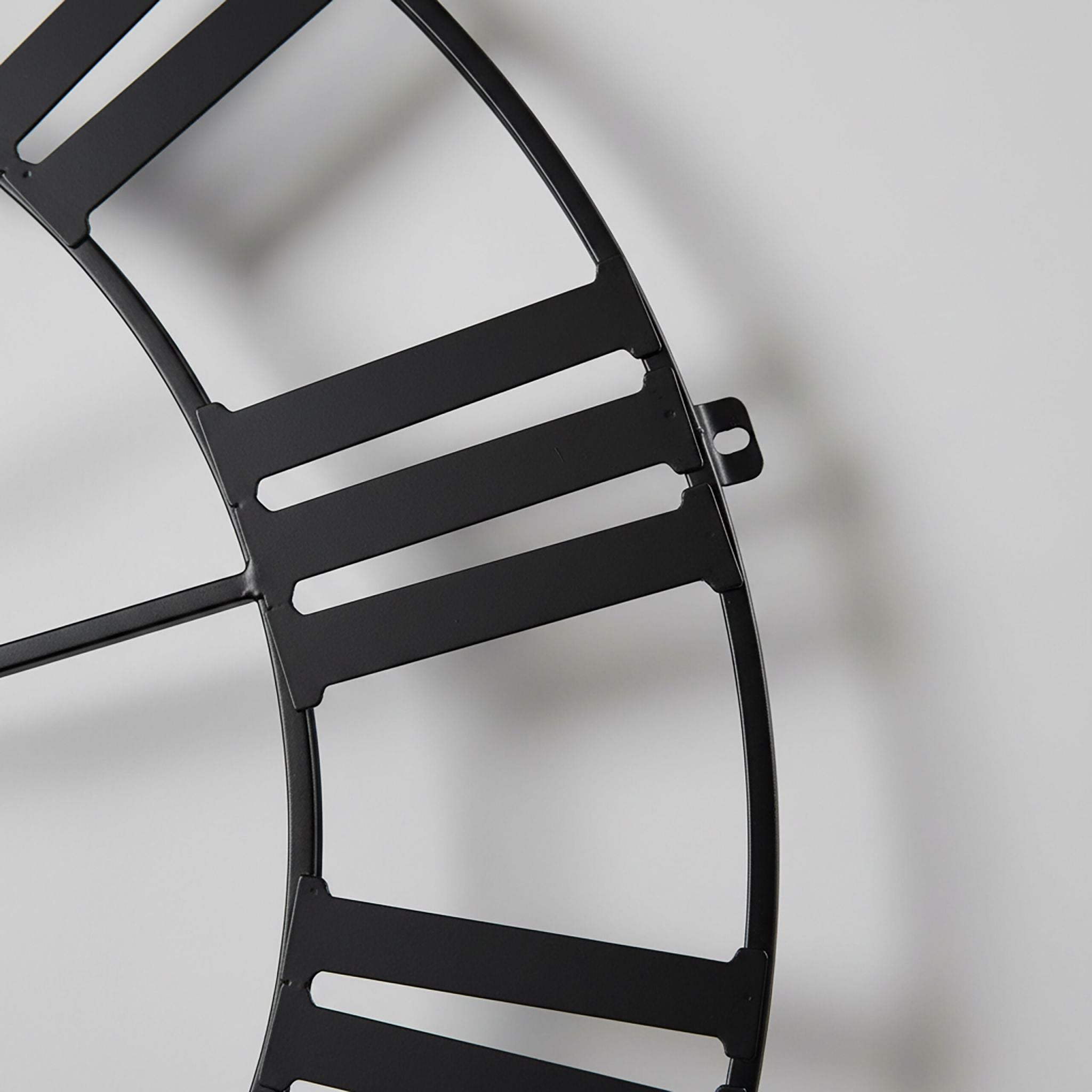 Wanduhr mit römischen Zahlen Schwarz von Relaxdays