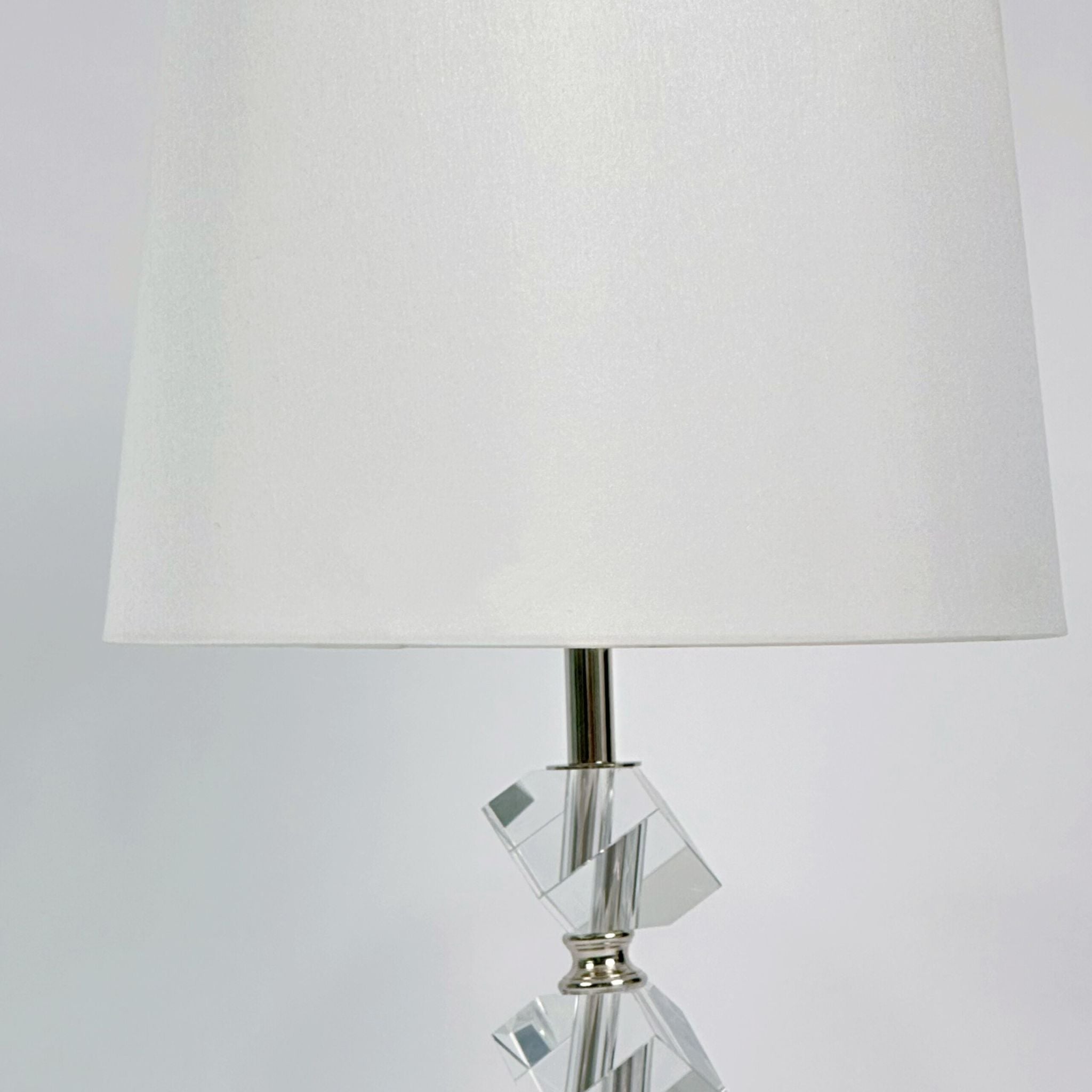 Tischlampe mit Kristall & Seidenschirm Creme-Silber von Relaxdays