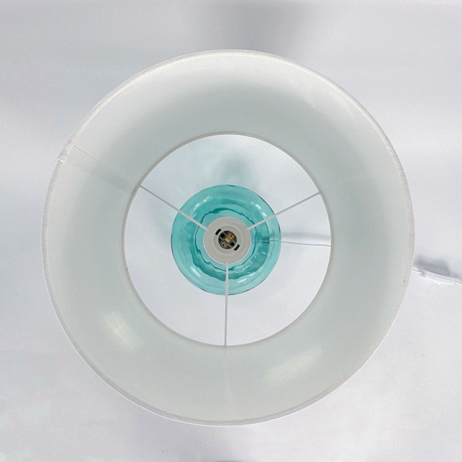 Tischlampe Glasfuss & Stoffschirm Weiss-Blau von Relaxdays