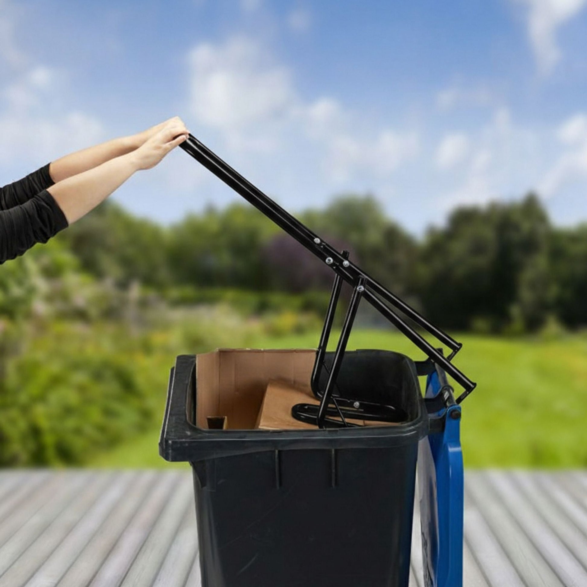 Höhenverstellbare Müllpresse Schwarz von Relaxdays