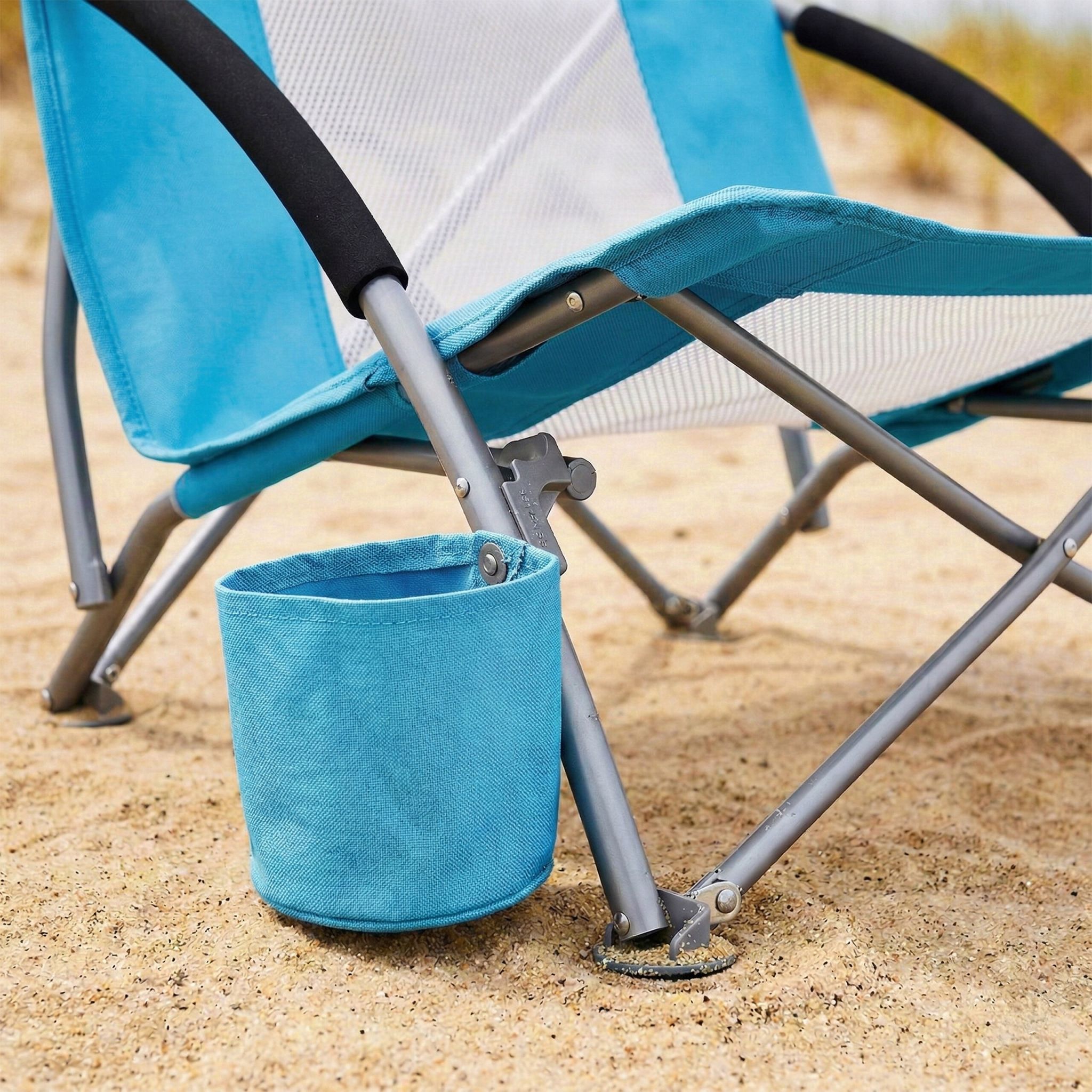 Faltbarer Strandstuhl mit Getränkehalter Weiss-Blau-Silber von Relaxdays