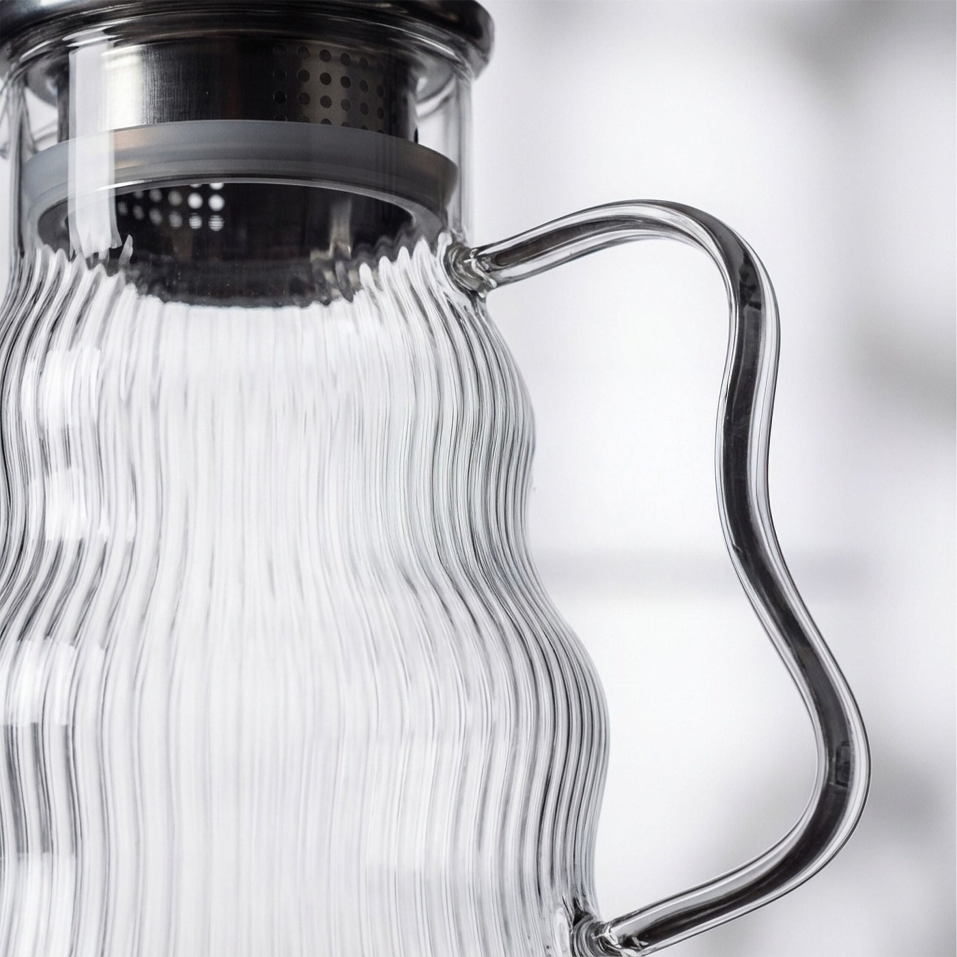 Glaskaraffe mit Deckel & Henkel Silber-Transparent von Relaxdays