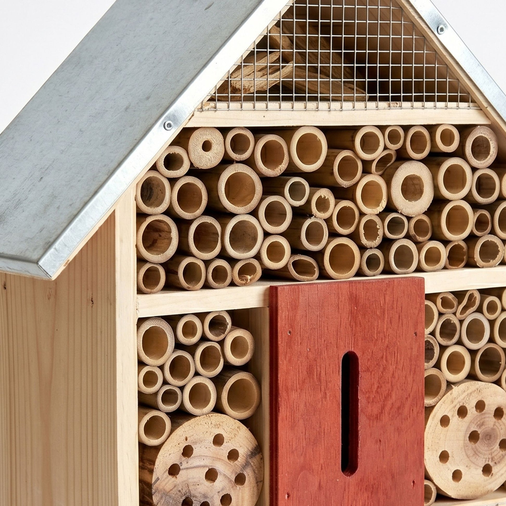 Insektenhotel mit Metalldach Hellbraun-Rot-Silber von Relaxdays