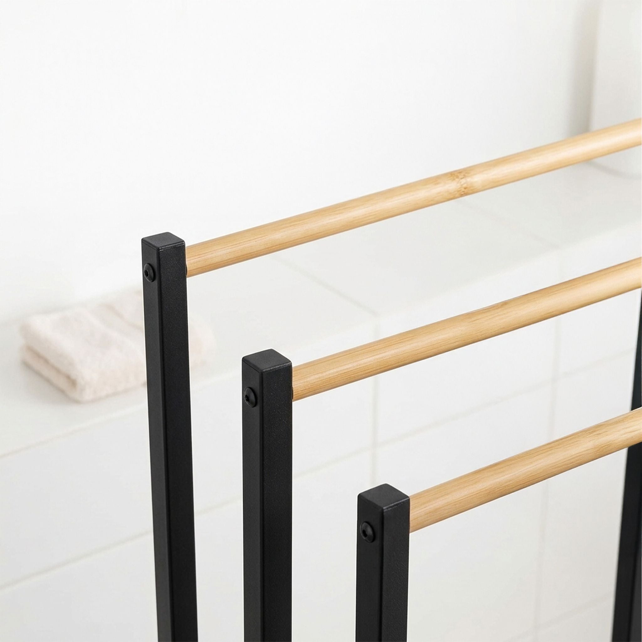 Handtuchständer mit 3 Stangen Hellbraun-Schwarz von Relaxdays