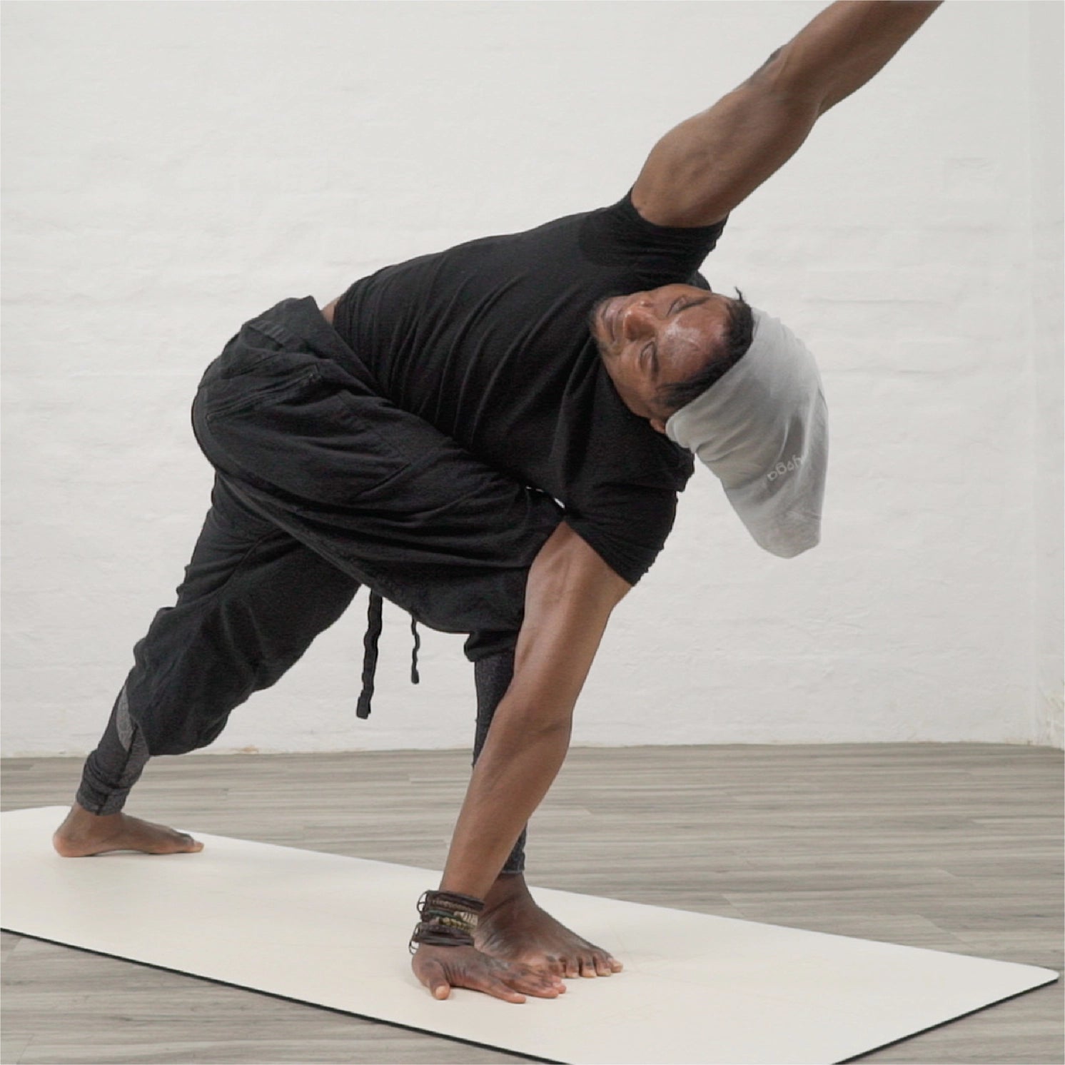 Ausrichtungs Yogamatte Extra Gross Violett von Myga