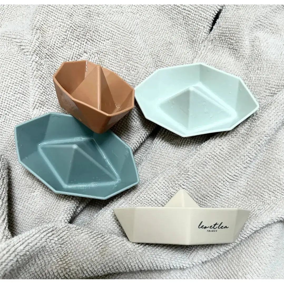 Badespielzeug 4er Set Boote Silikon Montessori von Leo et Lea