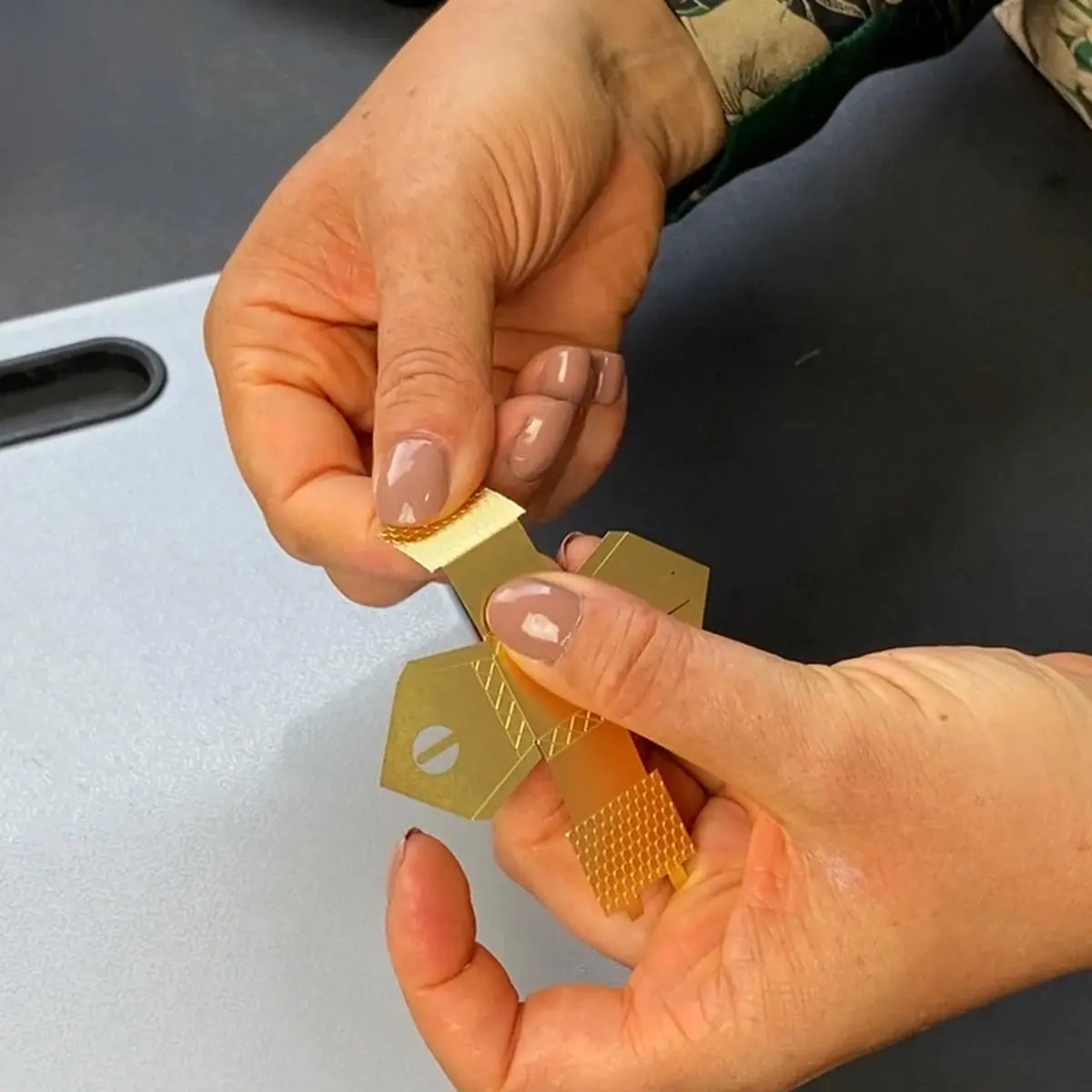 Mini-Vogelhaus für Pflanzentöpfe Tiny Birdhouse Gold von Botanopia