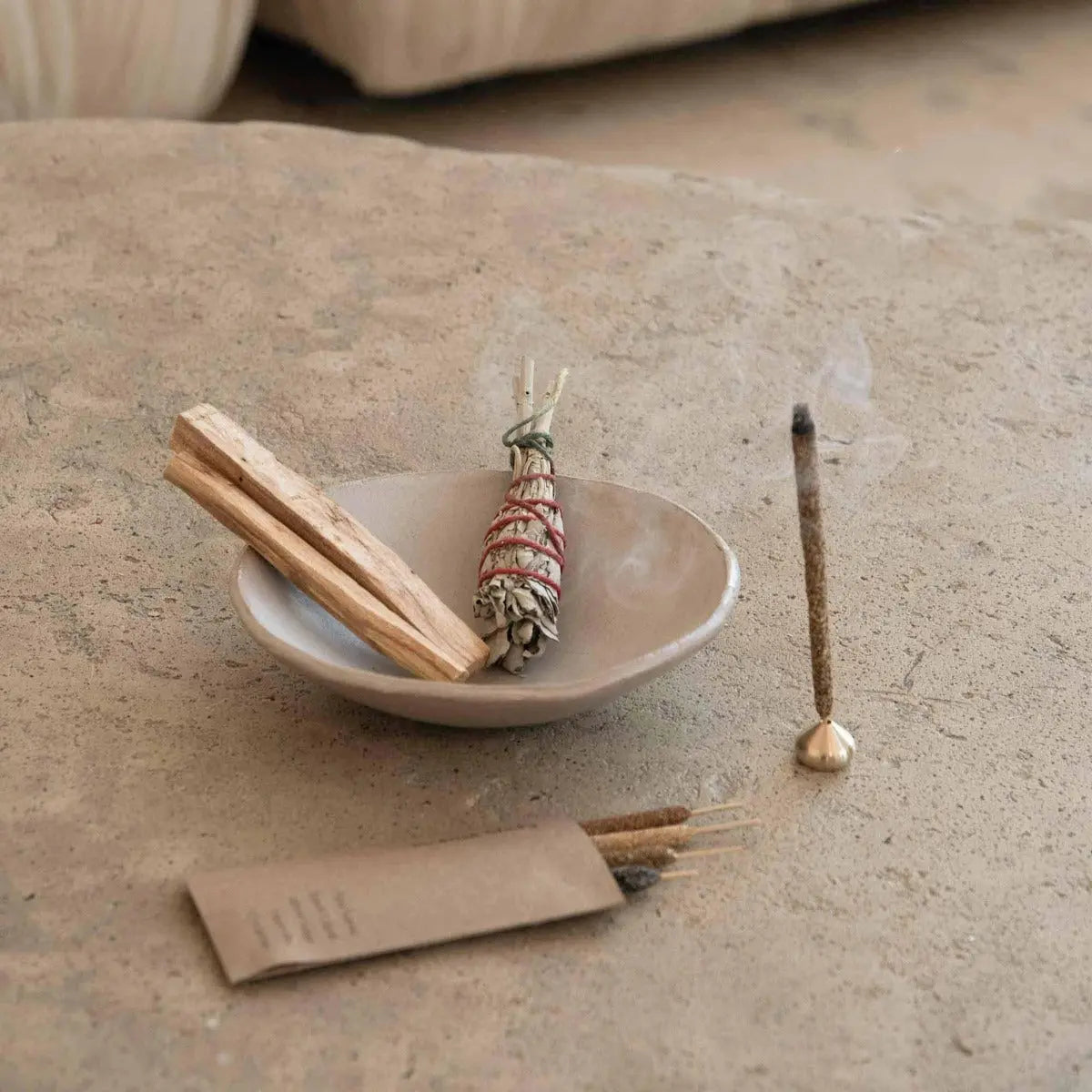 Heiliges Brennritual Räucherset Weihrauch, Palo Santo & Salbei von guteszeug.ch