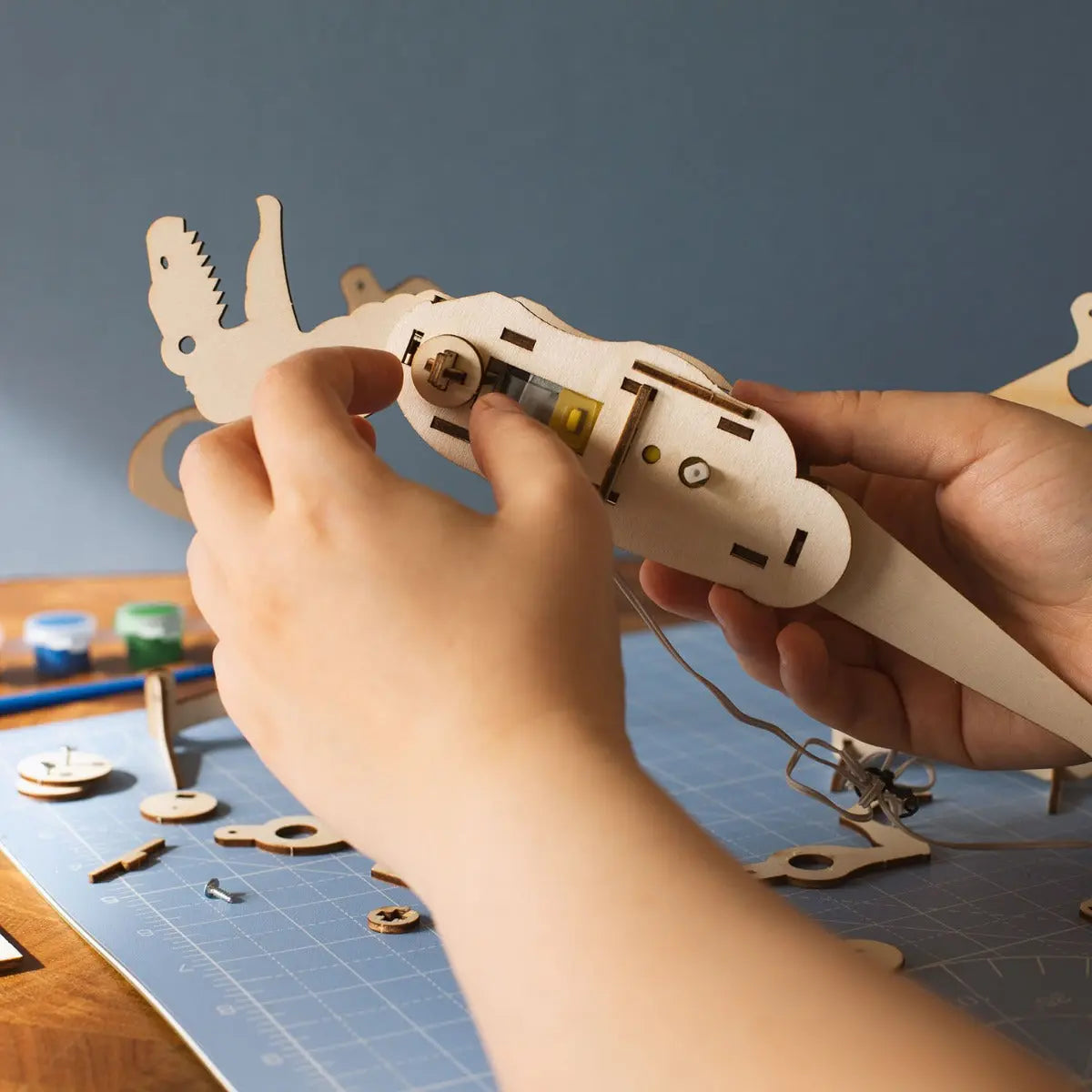 Remote Control Dinosaur DIY von Thumbs Up